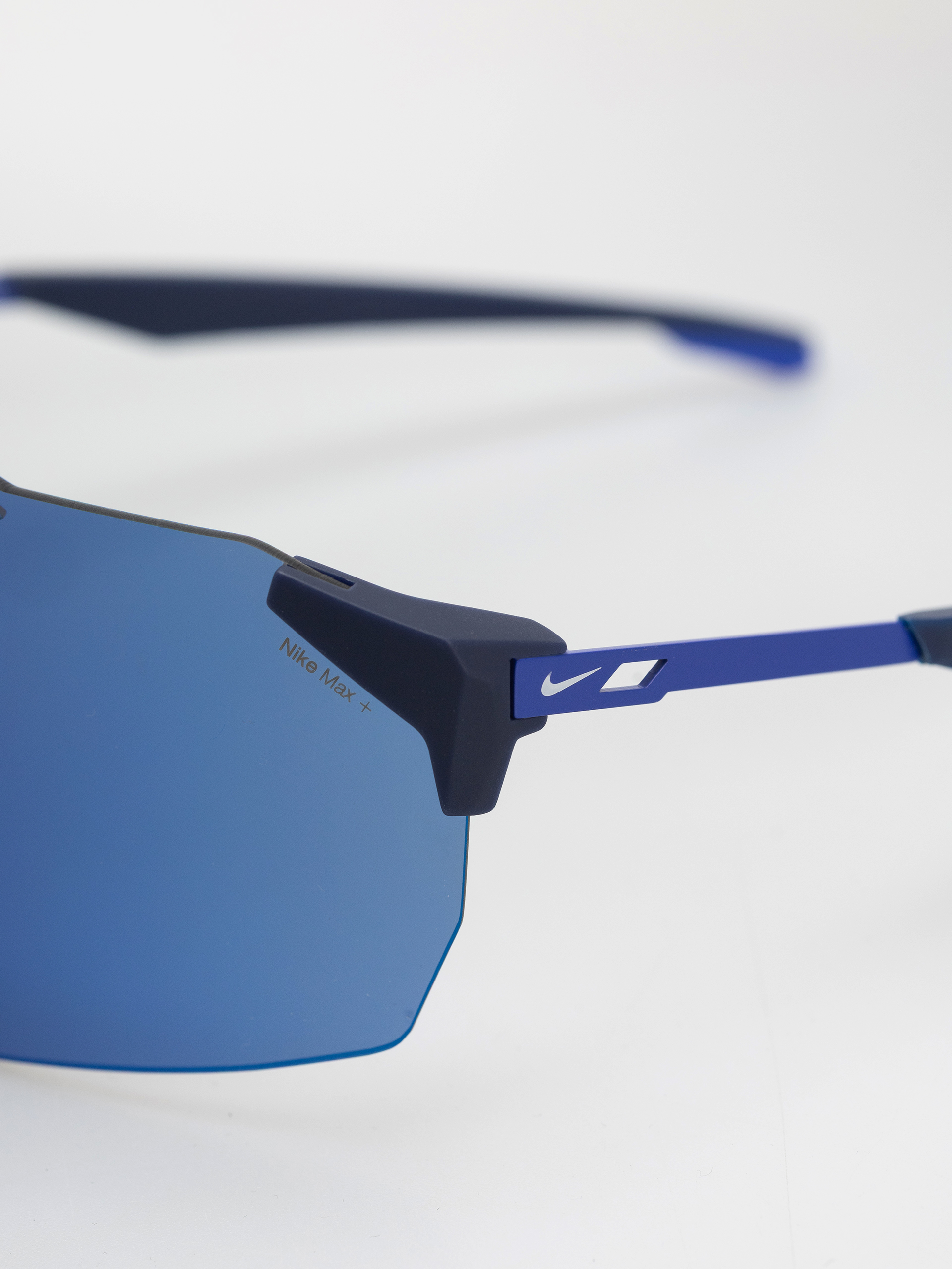 Slnečné okuliare Nike Limitless Shield (blue void/blue mirror)