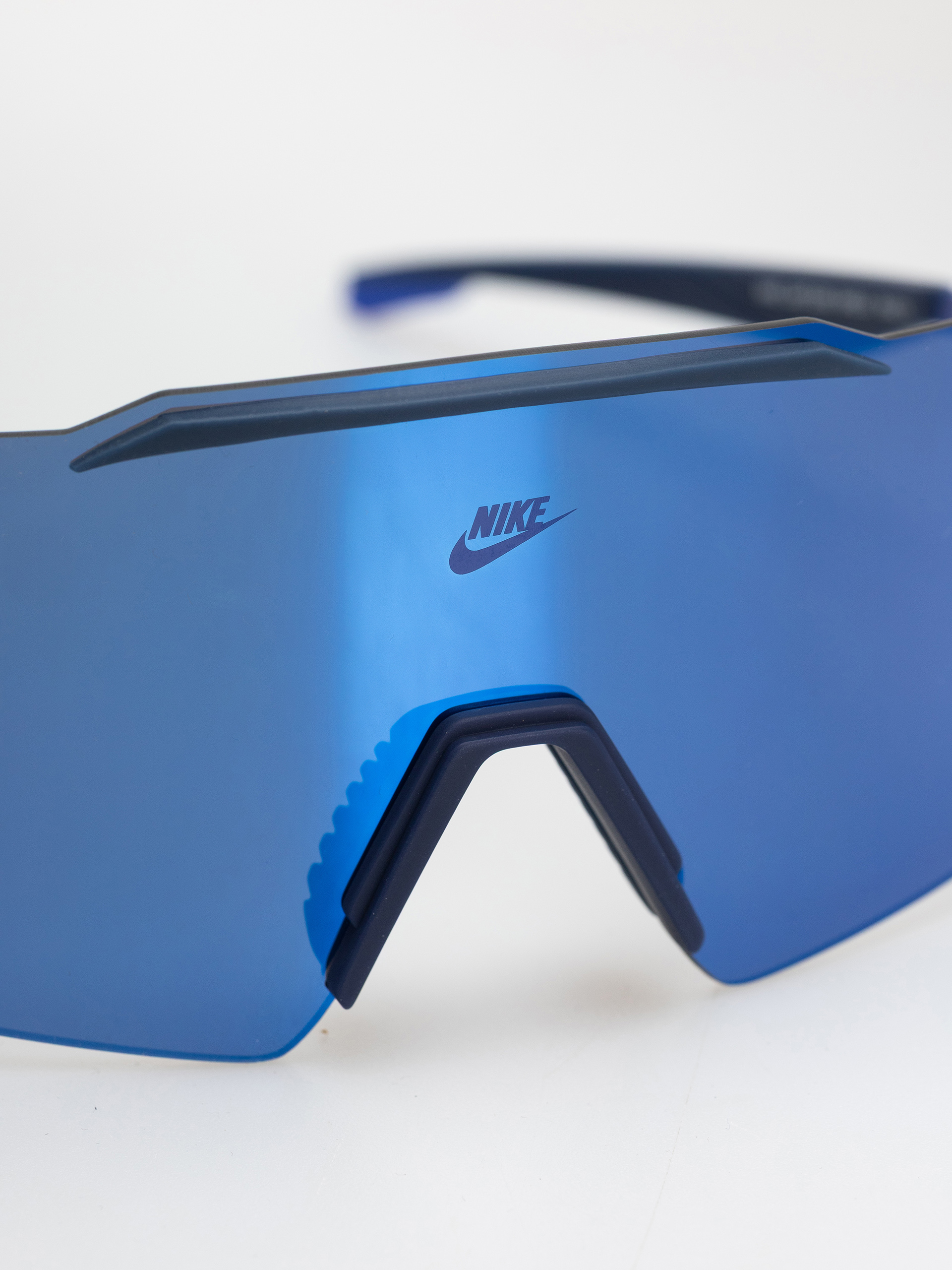Slnečné okuliare Nike Limitless Shield (blue void/blue mirror)