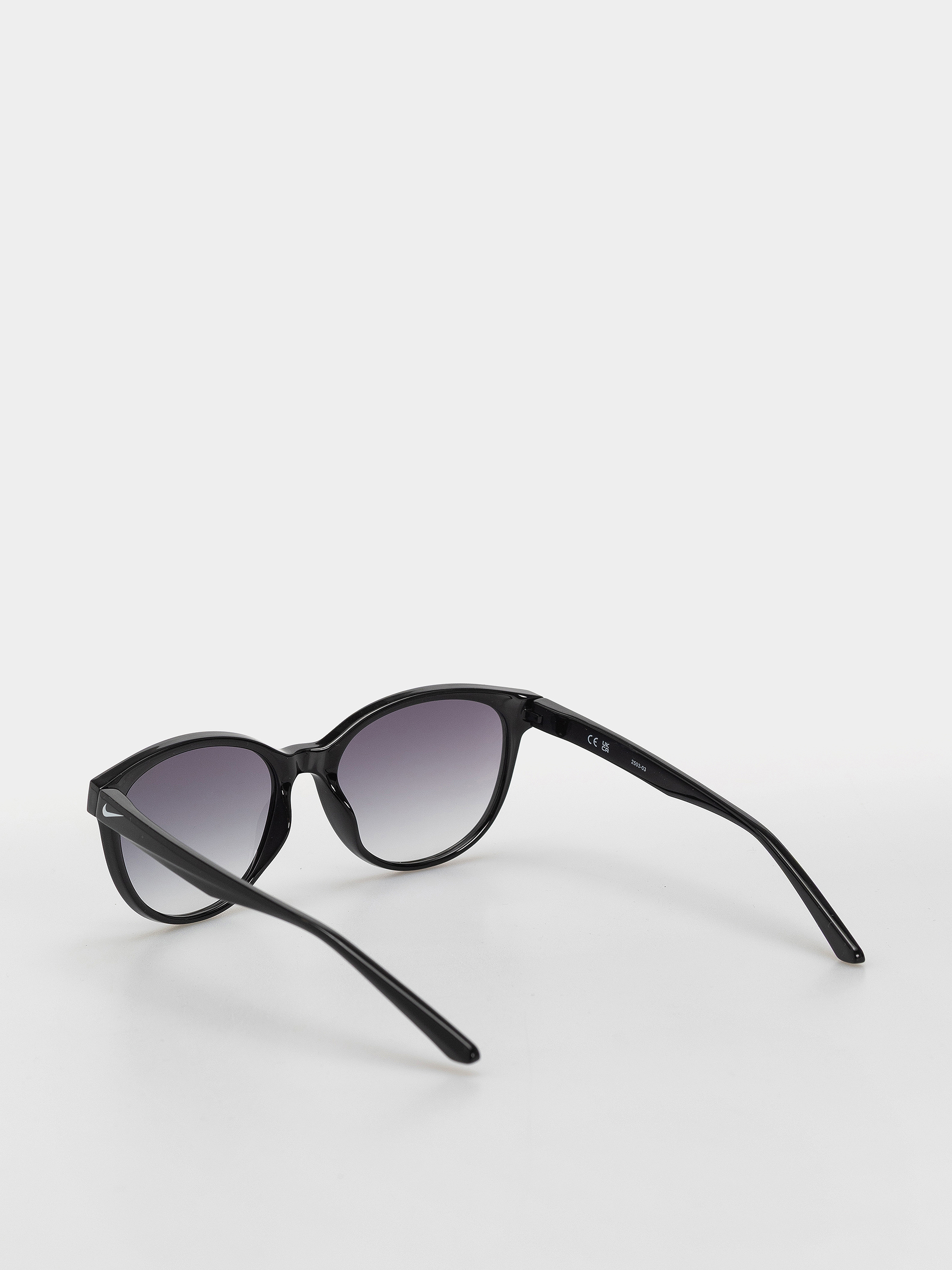 Slnečné okuliare Nike Vital Trend (black/smoke gradient)
