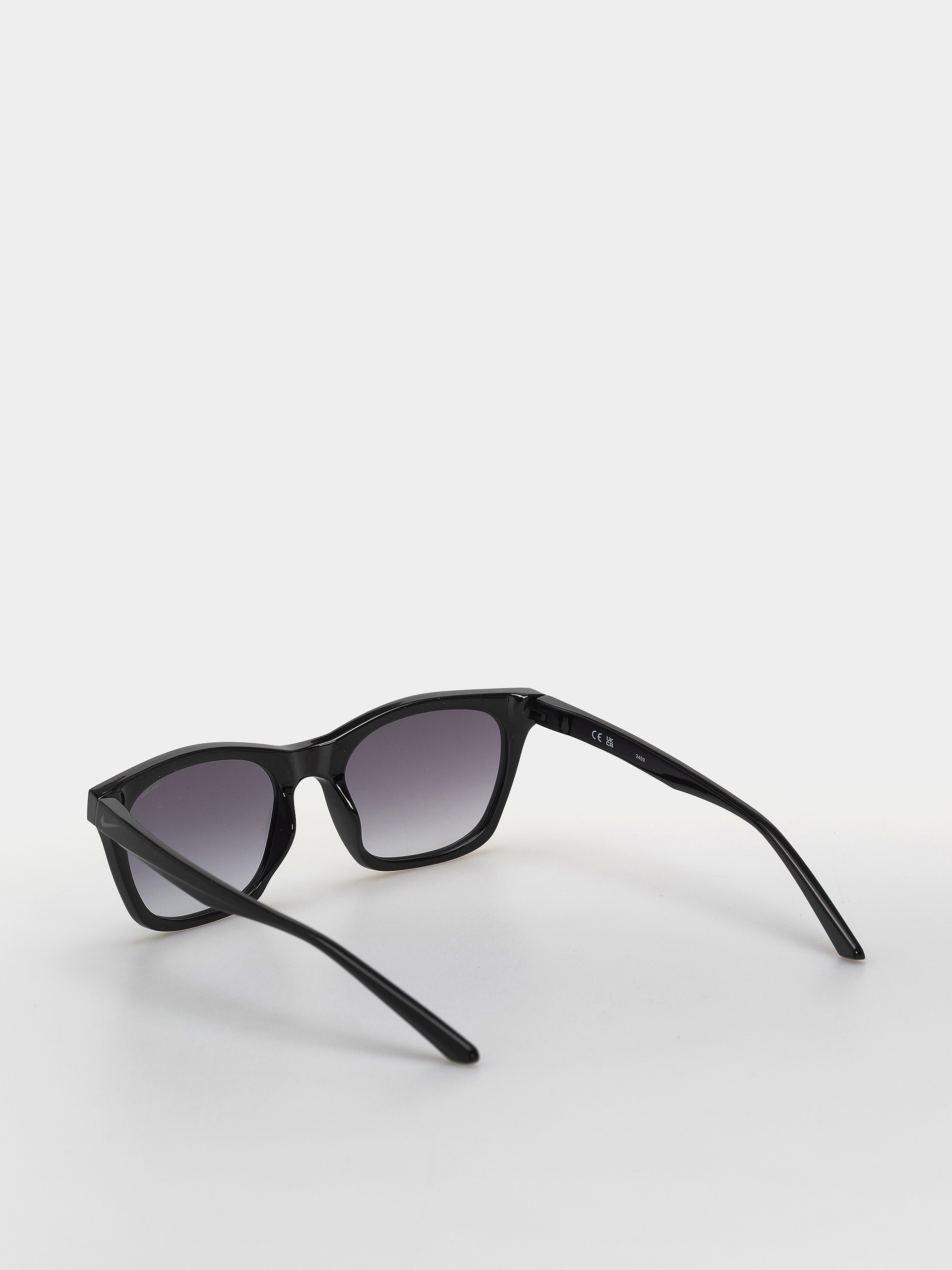 Slnečné okuliare Nike Vital Flow (black/smoke gradient)