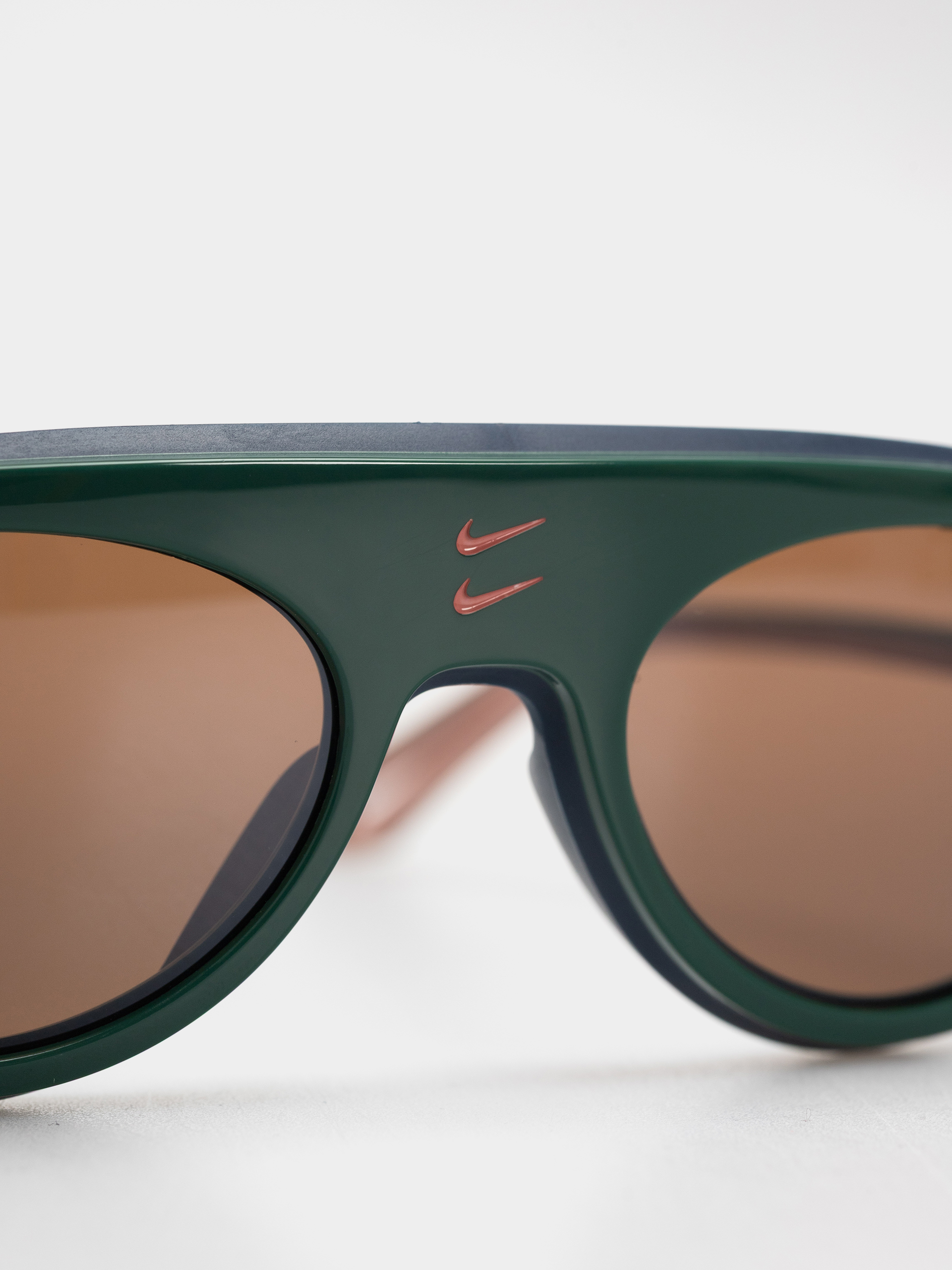 Slnečné okuliare Nike Forge Envy (fir/mauve)