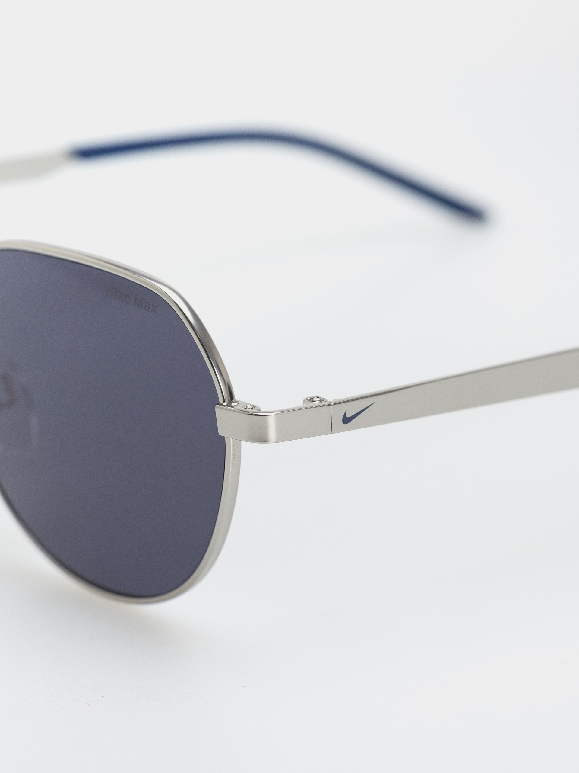 Slnečné okuliare Nike Traveler Trend (satin silver/blue)