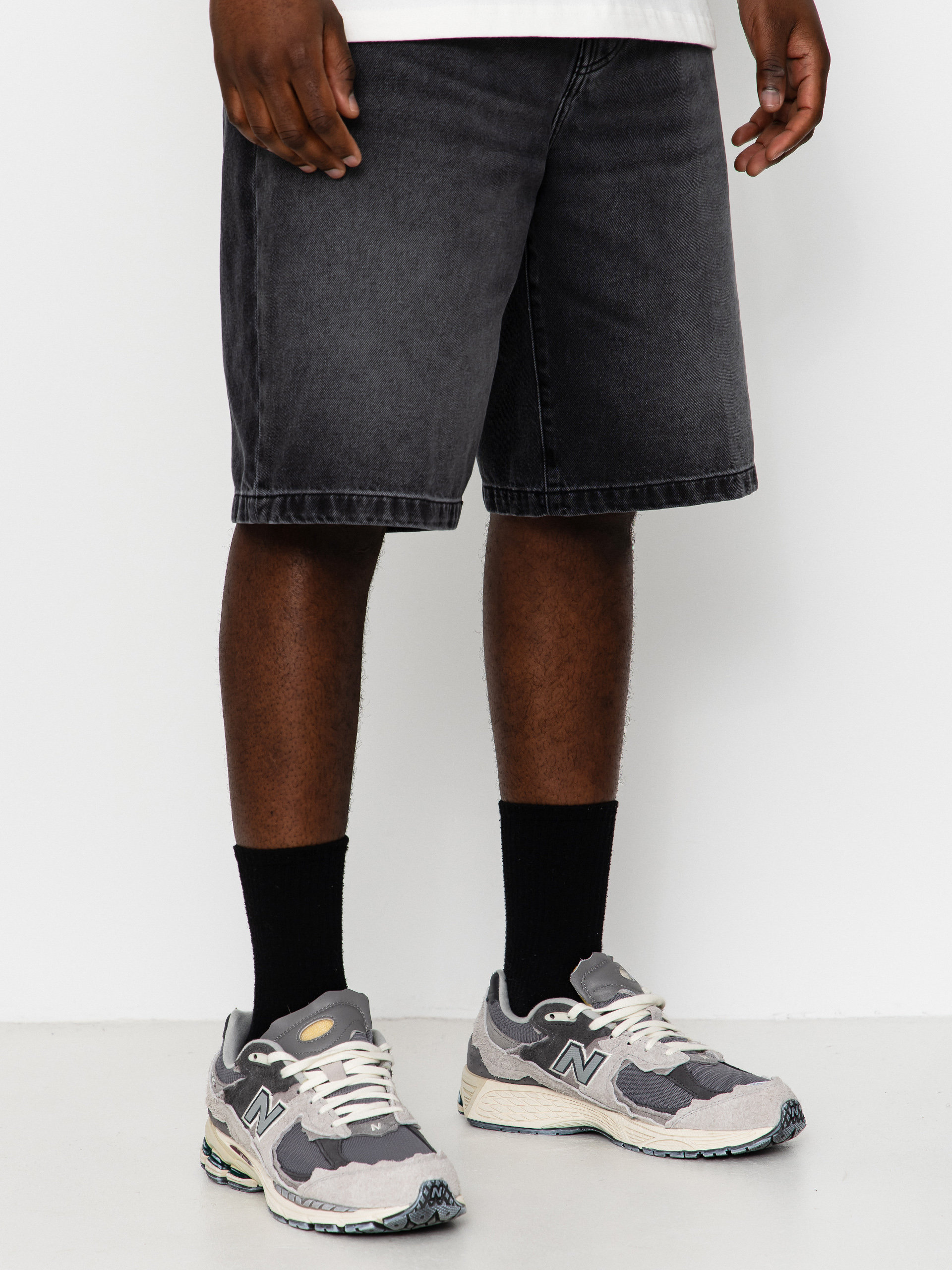 Kraťasy Carhartt WIP Landon (black worn bleached)