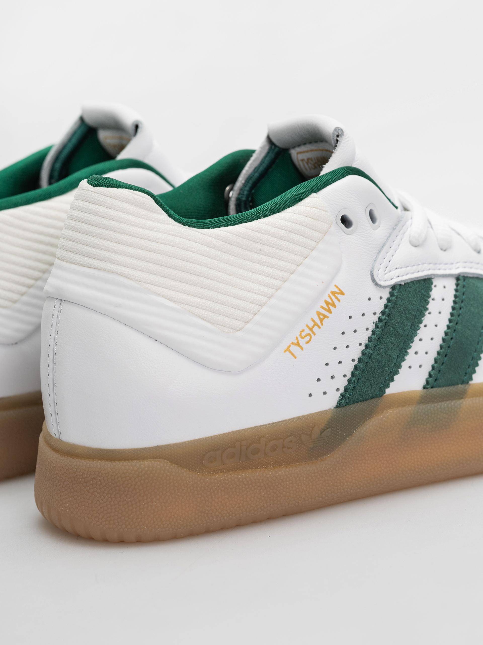 Topánky adidas Tyshawn (ftwwht/cgreen/gum4)