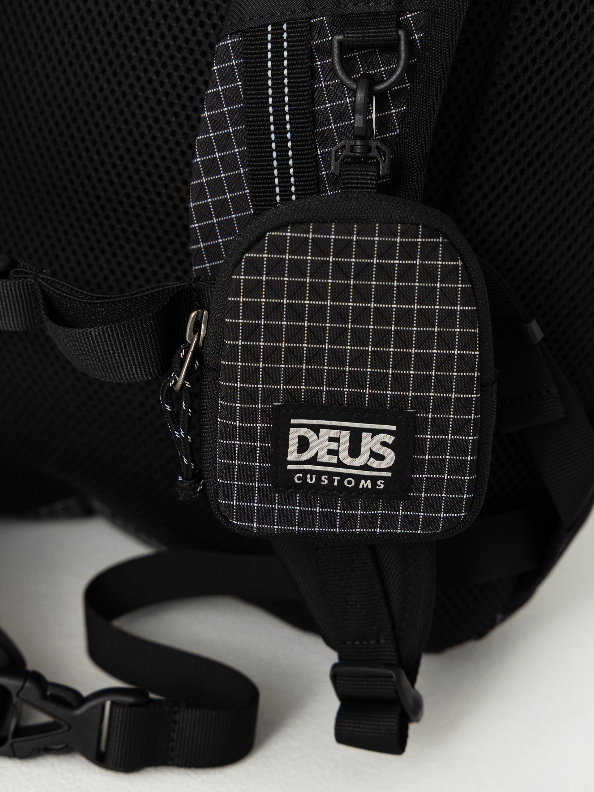 Batoh Deus Ex Machina Field (black)