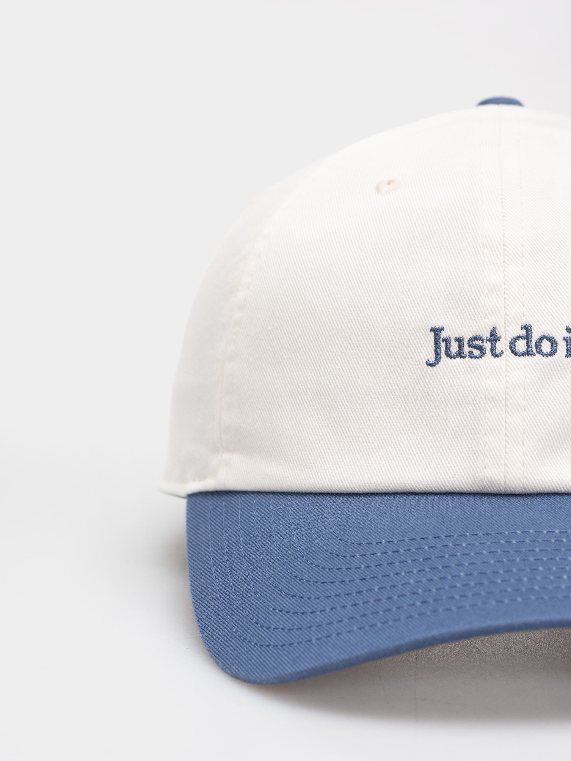 Šiltovka Nike SB Club Just Do It (sail/mystic navy/mystic navy)
