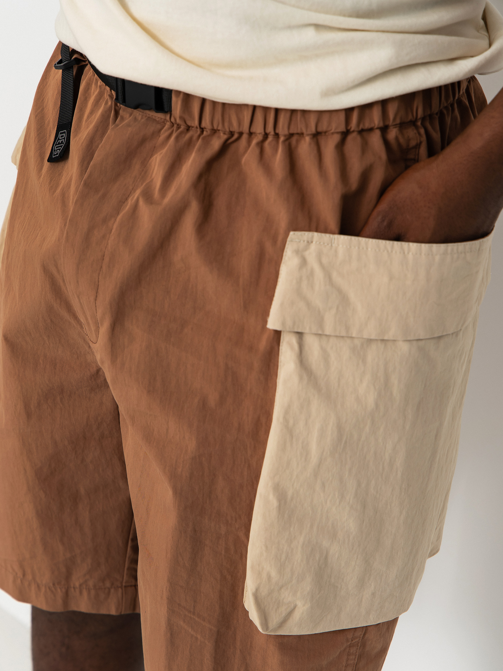 Kraťasy Deus Ex Machina Duck Dive (camel brown)