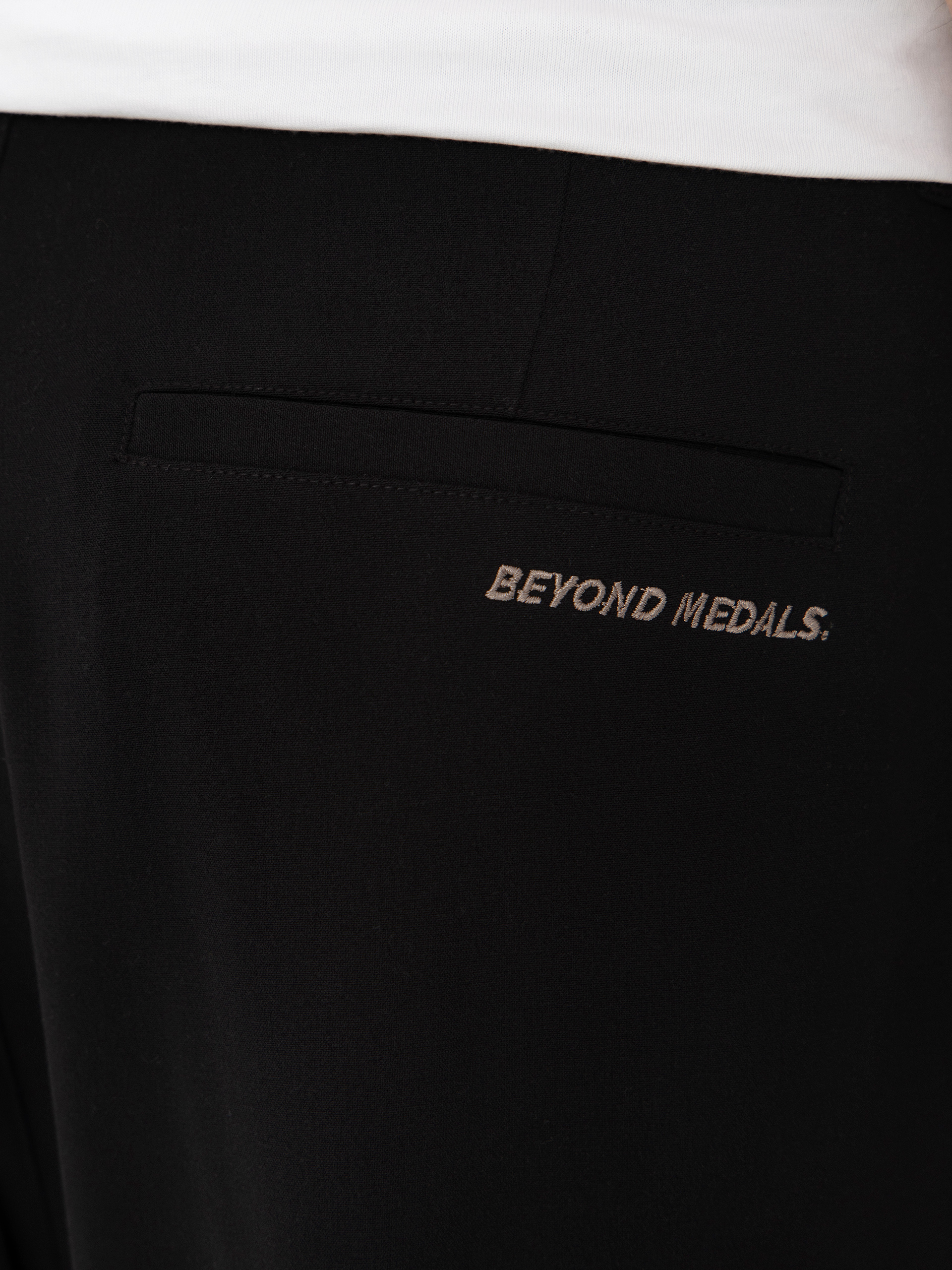 Nohavice Beyond Medals Suit (black)