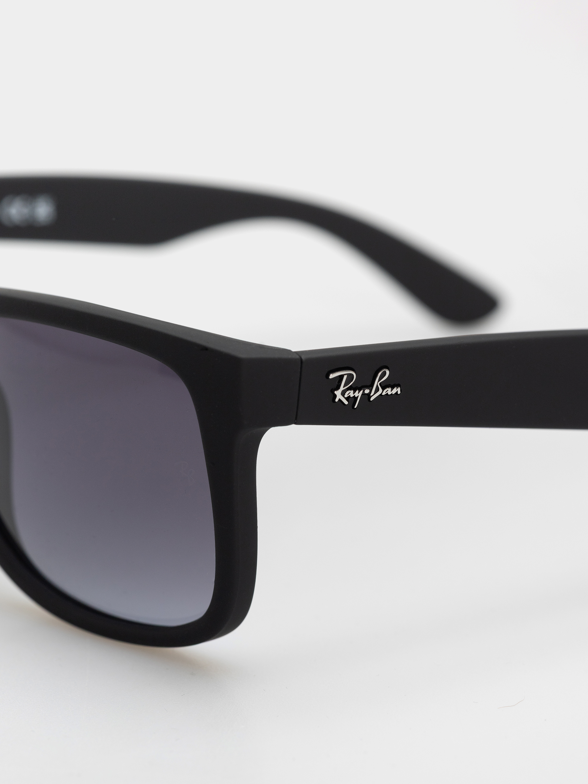 Slnečné okuliare Ray-Ban Justin Classic (matowy guma czarny/ciemnoszary)