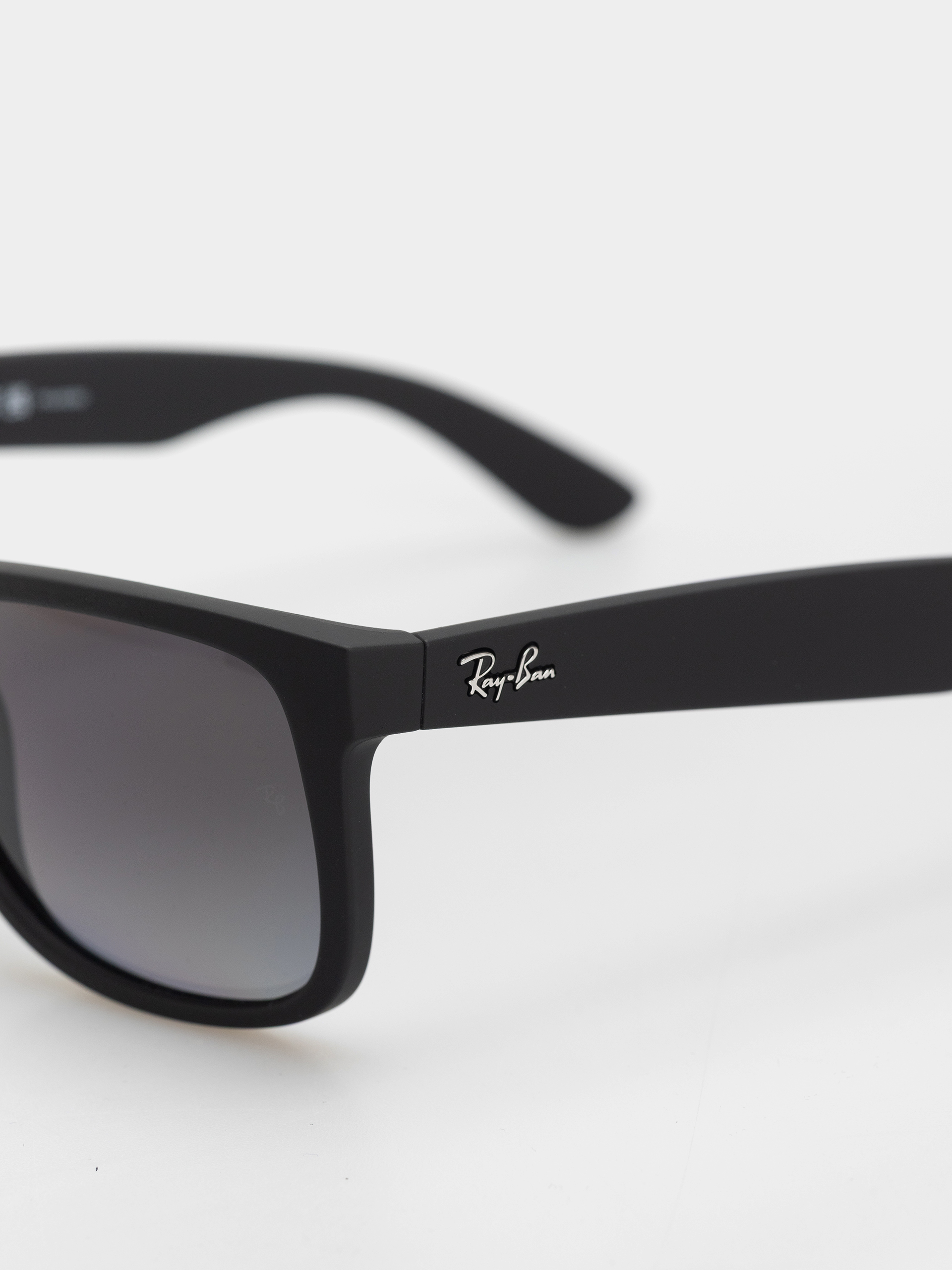 Slnečné okuliare Ray-Ban Justin Classic (matowy guma czarny/polaryzacyjne jasnoszary)