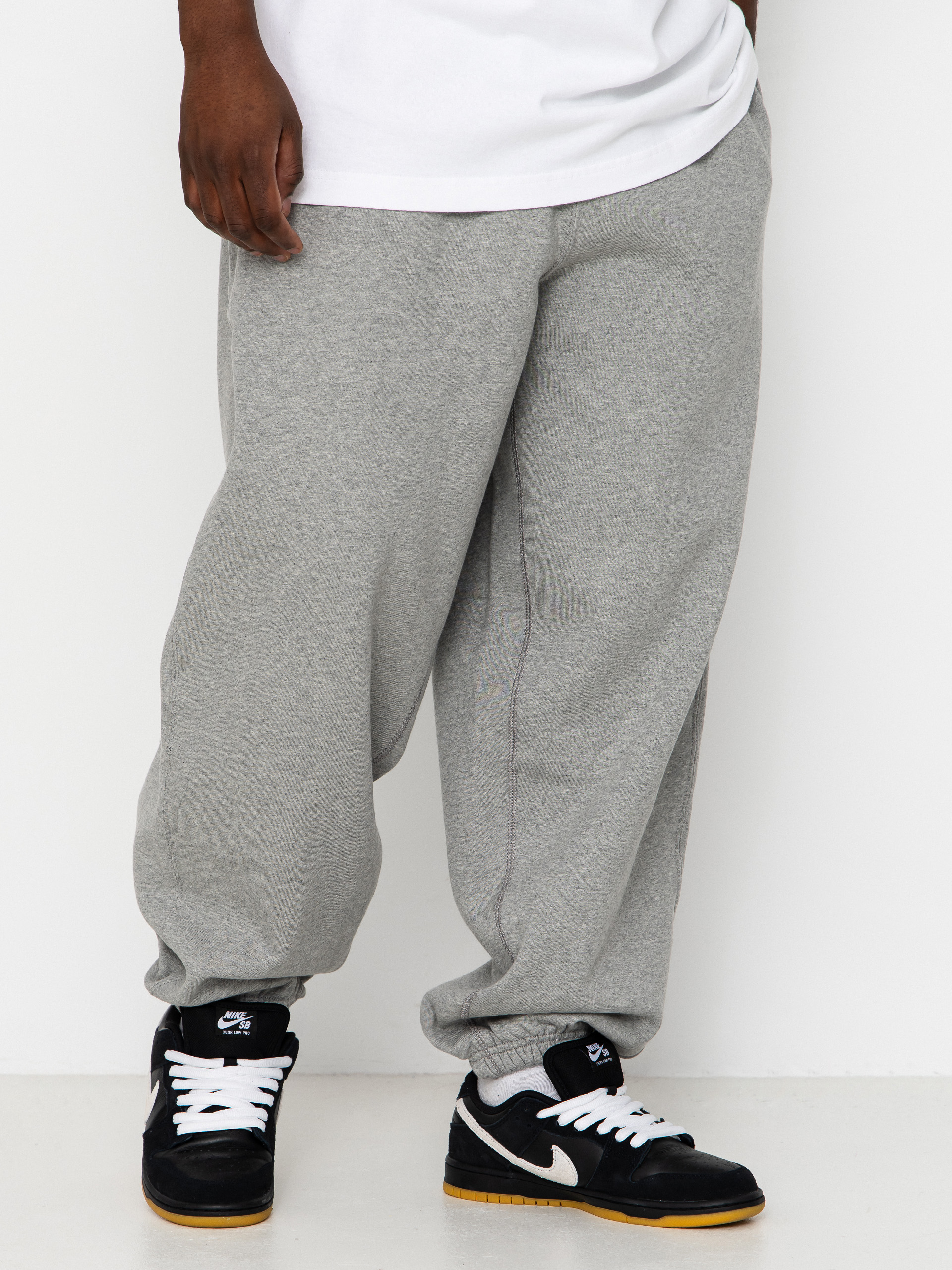 Nohavice Nike SB Solo Swoosh (dk grey heather/lt smoke grey/white)