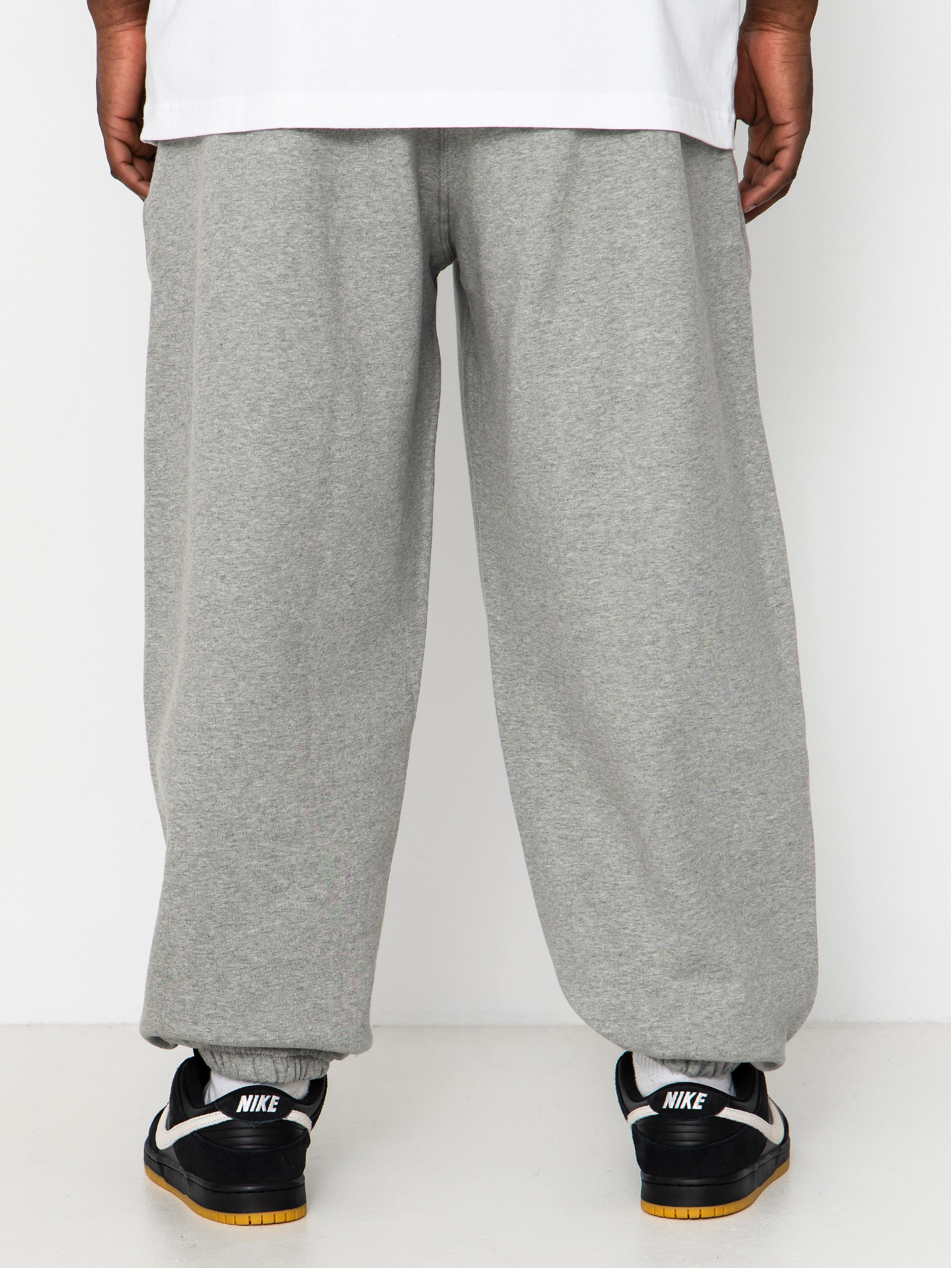 Nohavice Nike SB Solo Swoosh (dk grey heather/lt smoke grey/white)