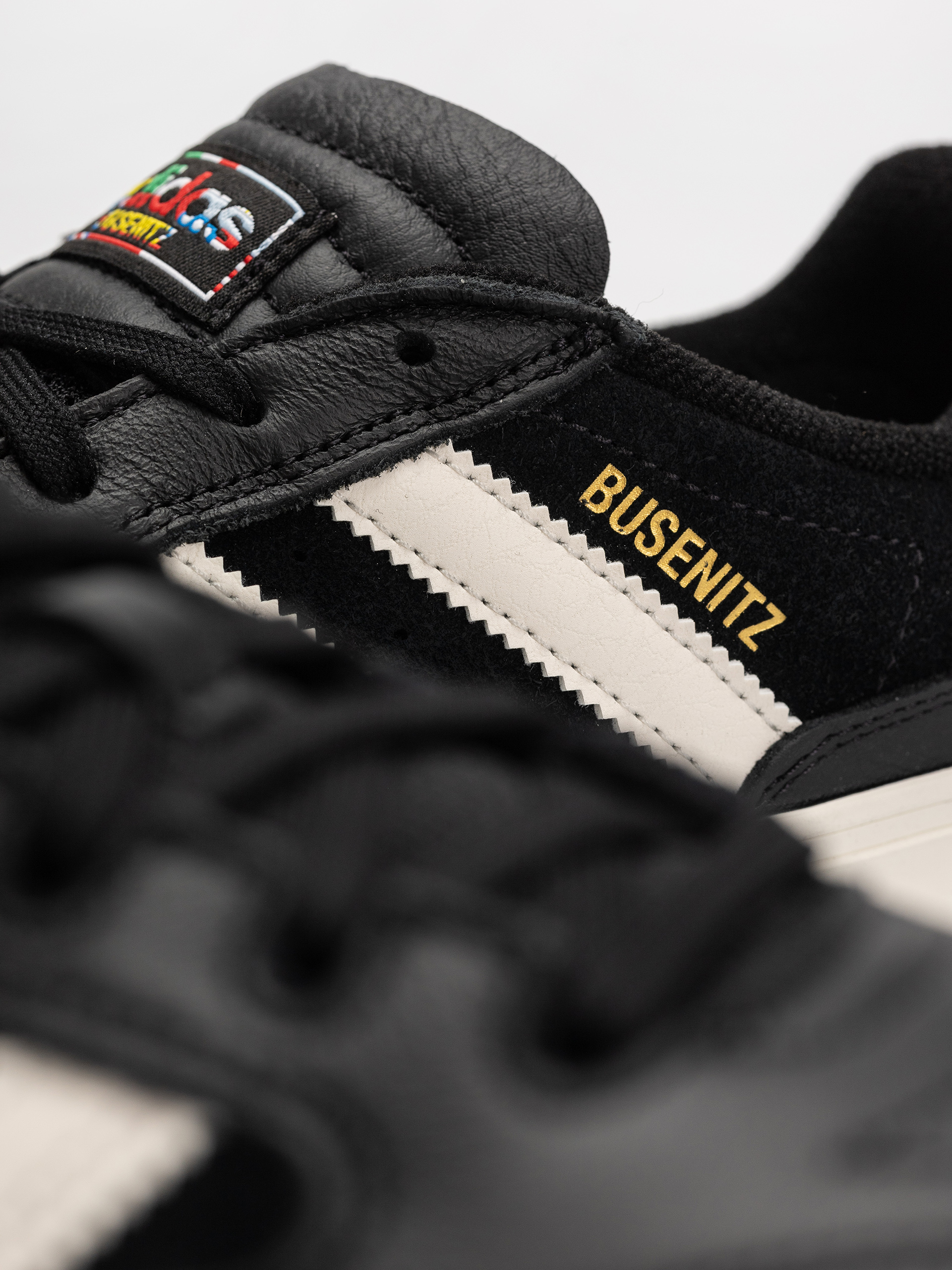 Topánky adidas Busenitz Vulc II (cblack/cwhite/goldmt)