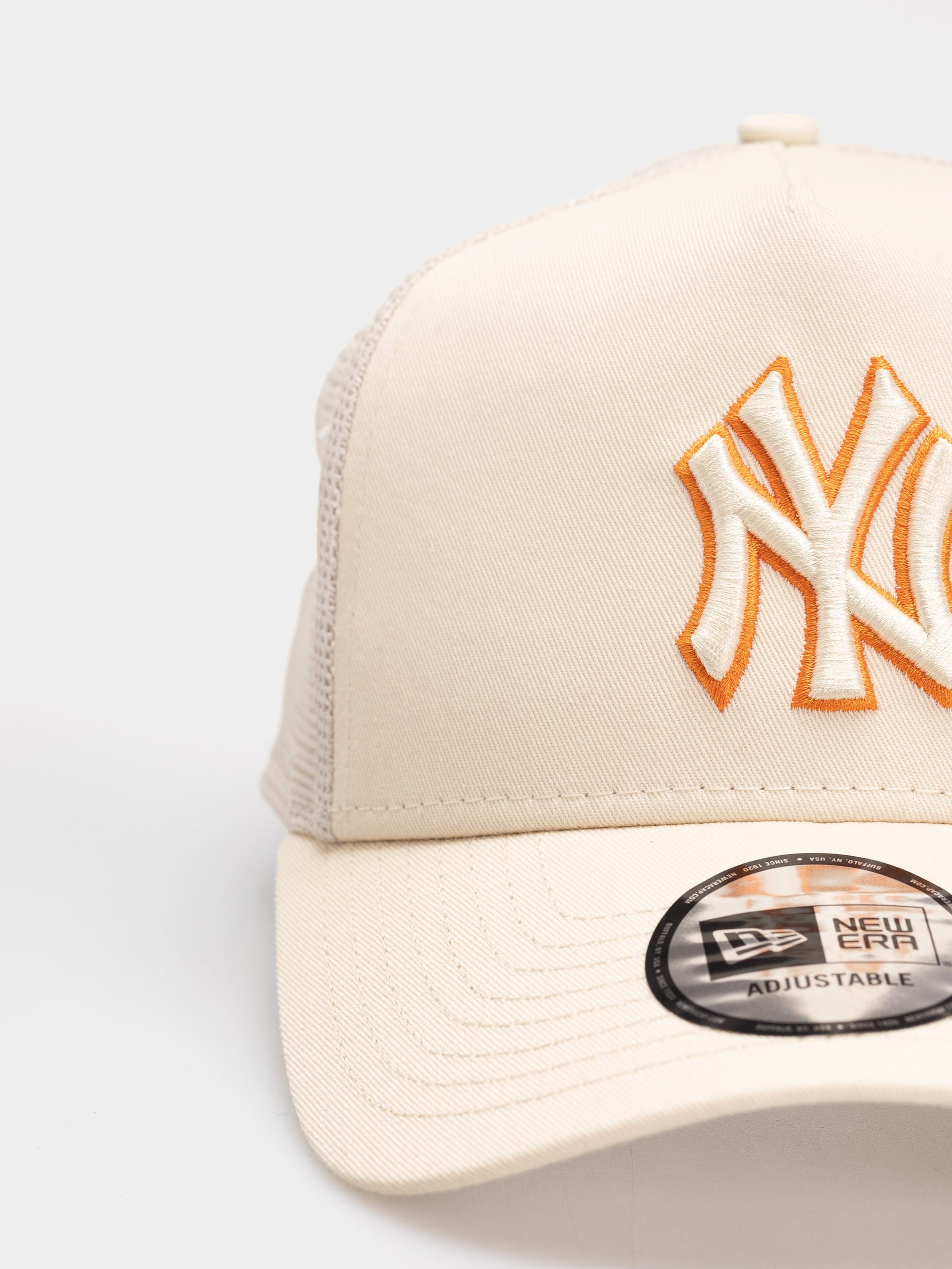 Šiltovka New Era Outline Trucker New York Yankees (light cream)