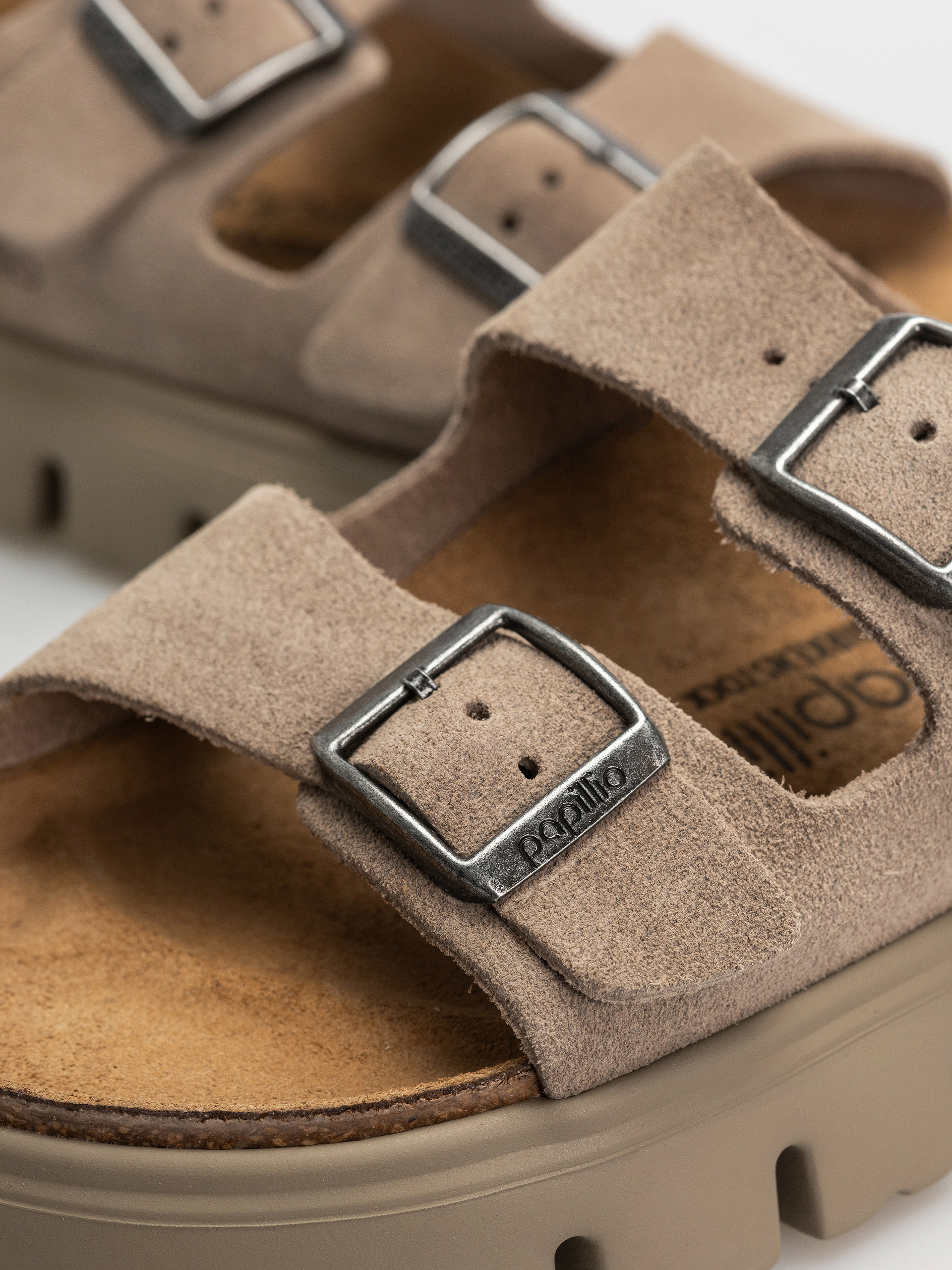 Šľapky Birkenstock Arizona Chunky Suede Leather Narrow Wmn (taupe tonal)