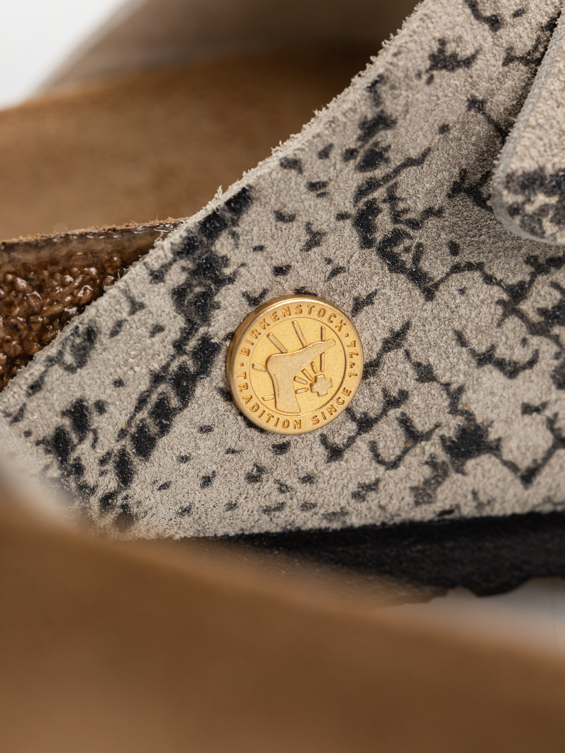 Šľapky Birkenstock Arizona Suede Leather Narrow Wmn (snake oyster)