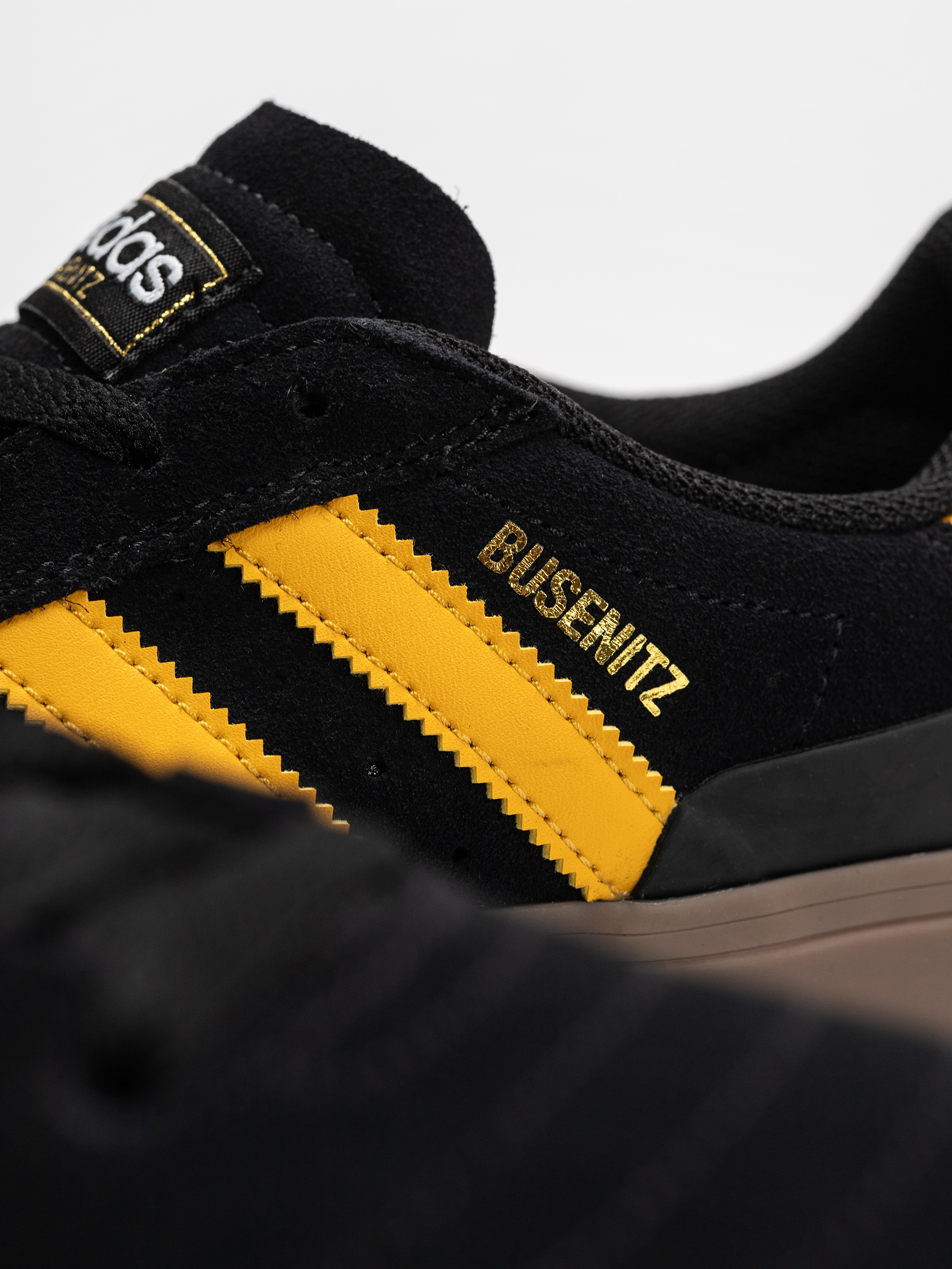 Topánky adidas Busenitz Vulc II (cblack/preyel/gum4)