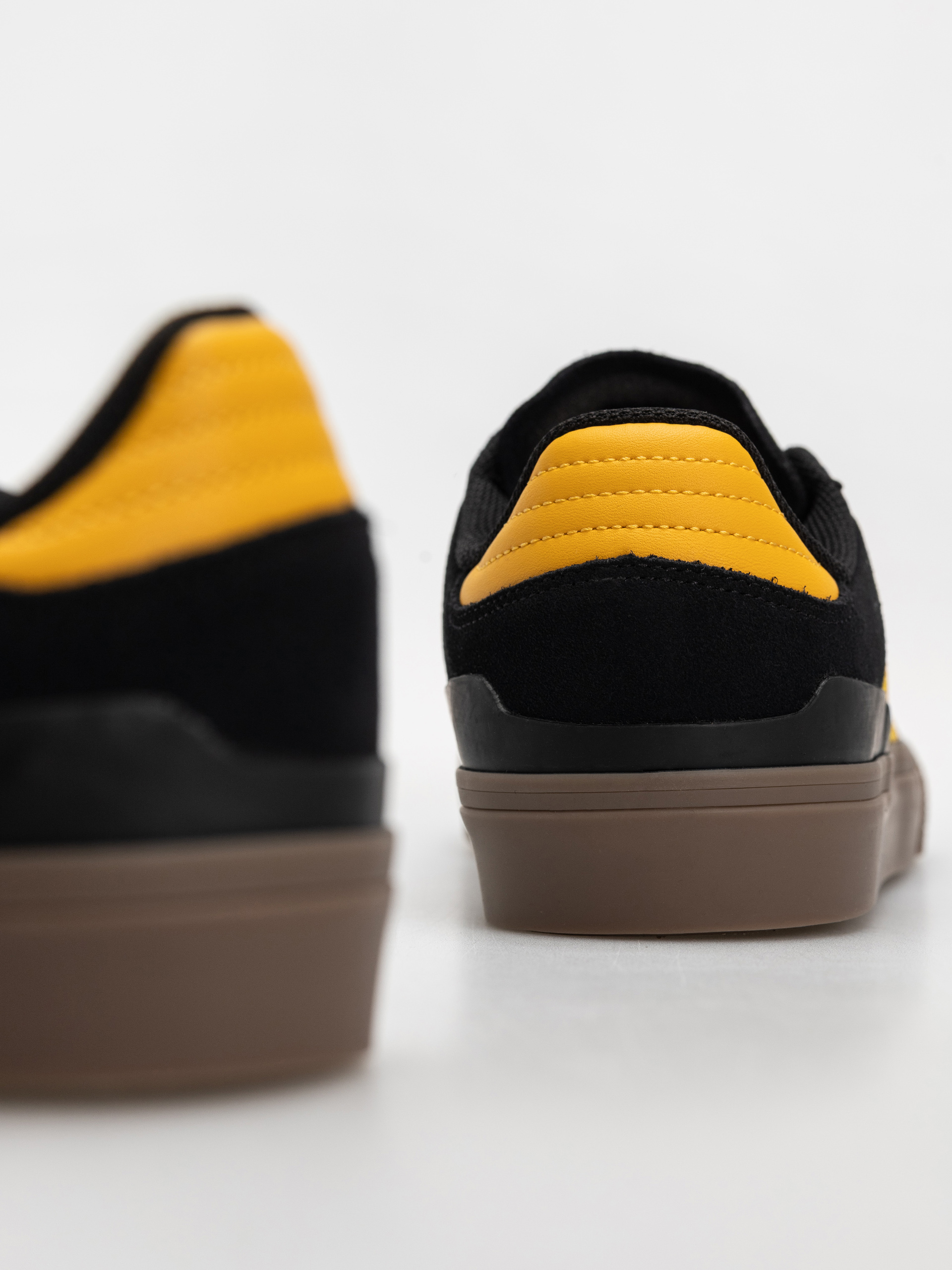 Topánky adidas Busenitz Vulc II (cblack/preyel/gum4)
