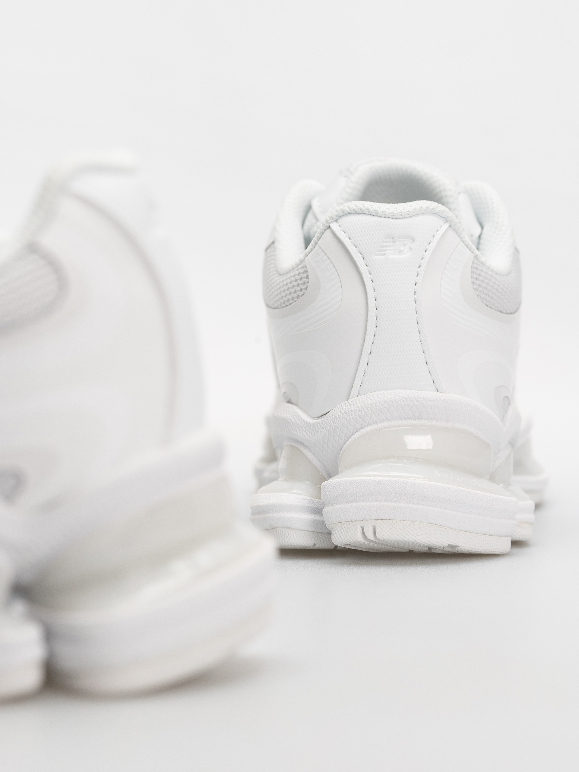 Topánky New Balance 2000 (white/white/black)