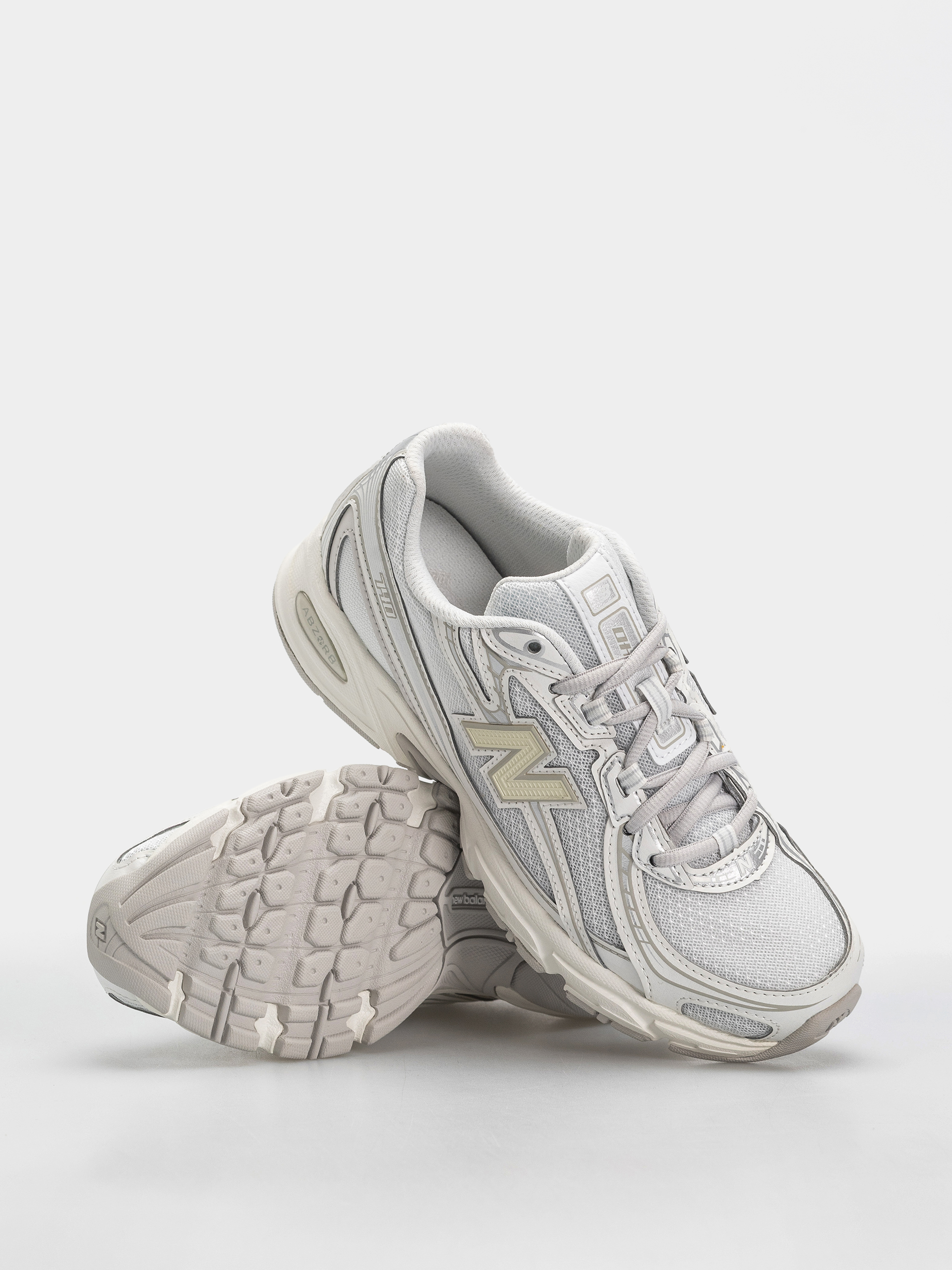 Topánky New Balance 740 (white/silver metallic)