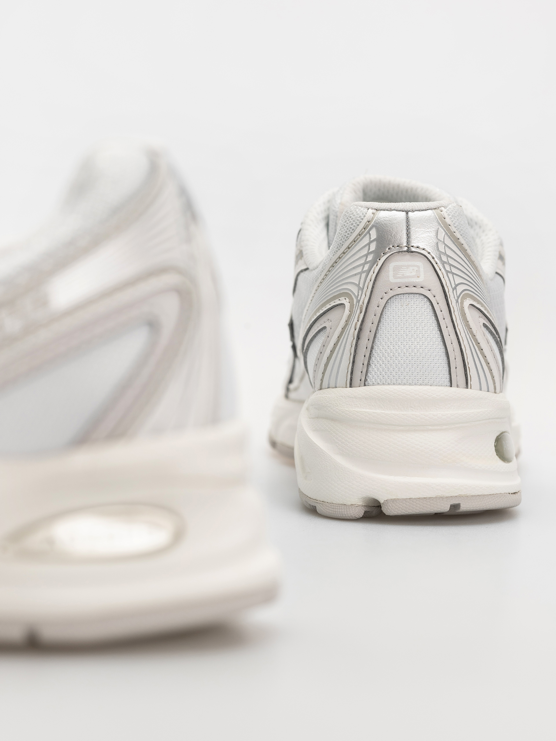 Topánky New Balance 740 (white/silver metallic)