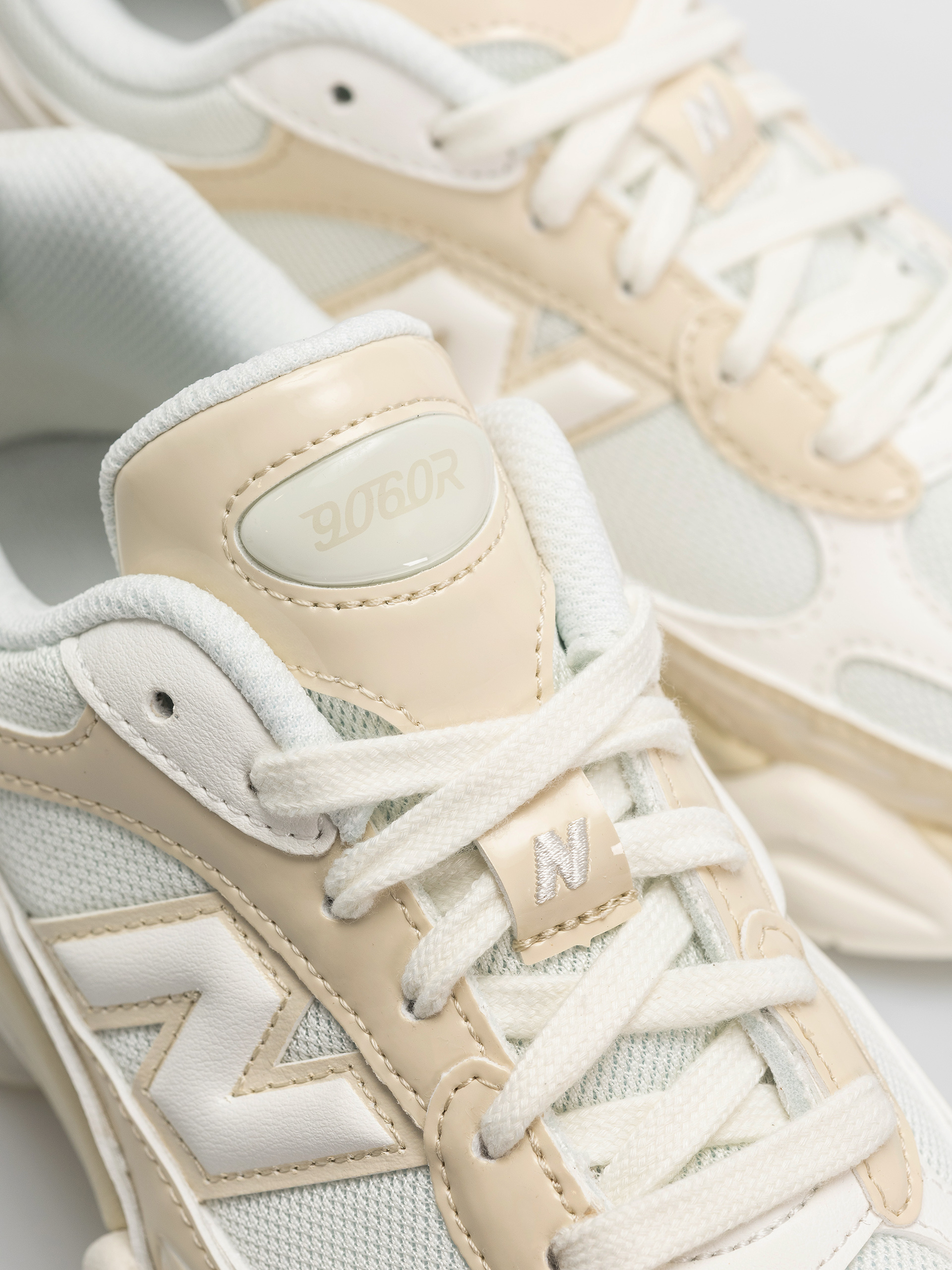 Topánky New Balance 9060 (bone/sea salt)