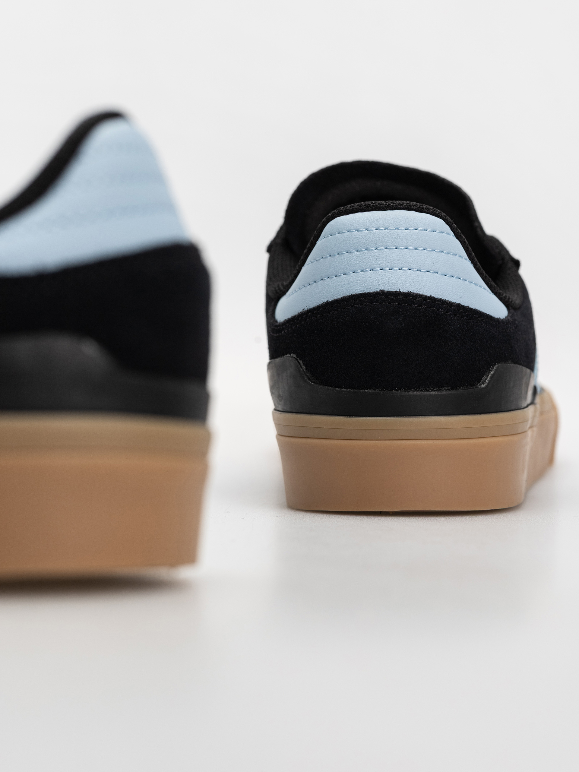 Topánky adidas Busenitz Vulc II (cblack/clesky/gum4)