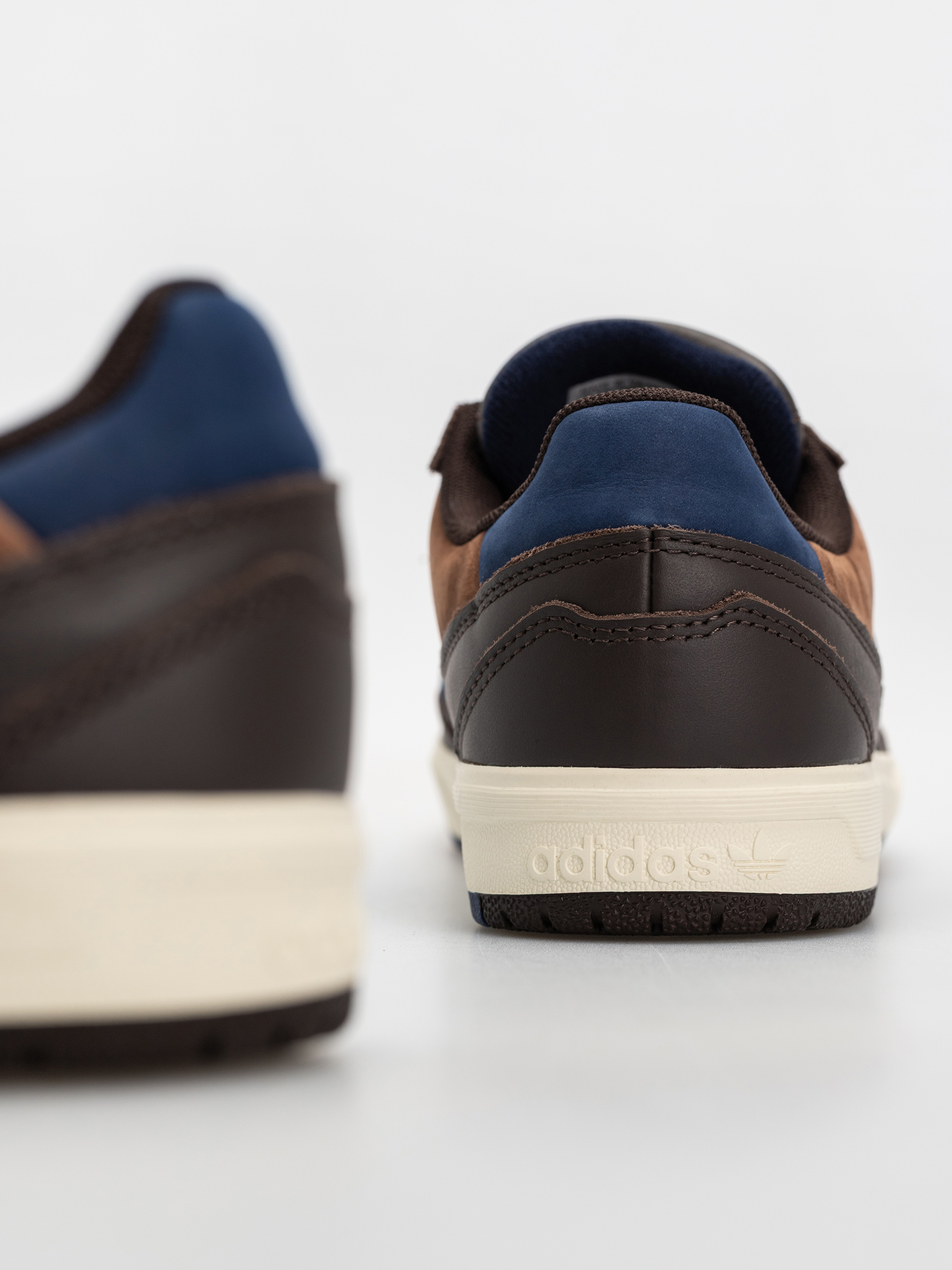Topánky adidas Tyshawn II (auco/dkblue/prebrn)