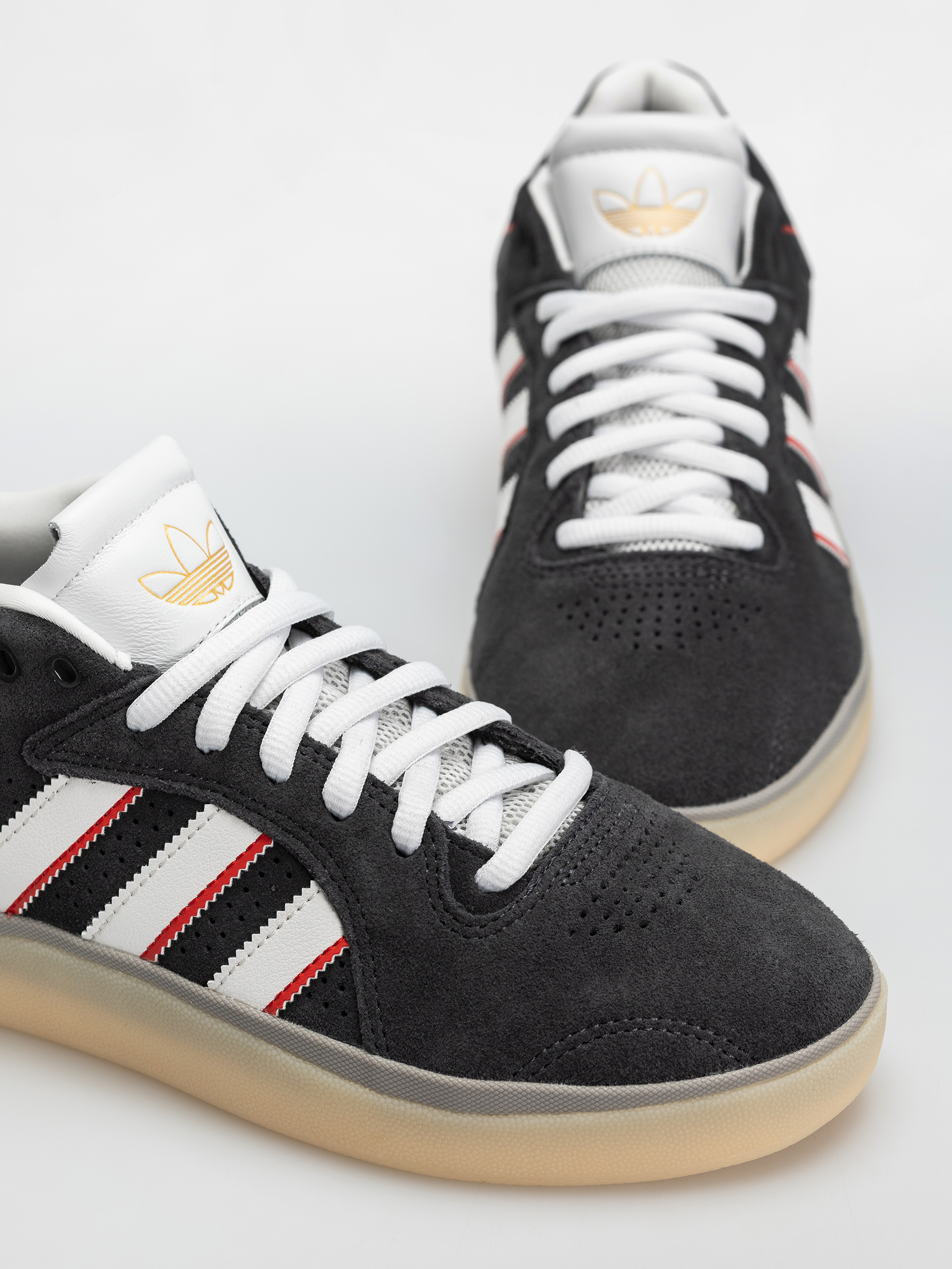 Topánky adidas Tyshawn (carbon/crywht/betsca)