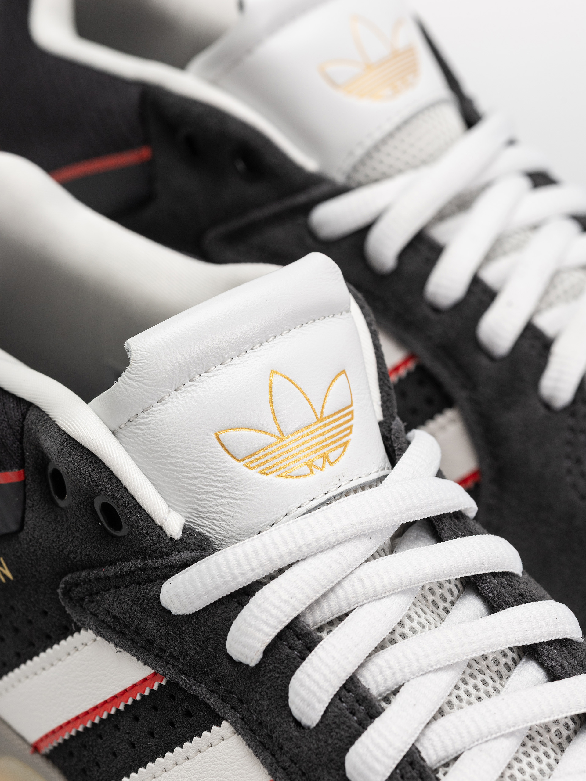 Topánky adidas Tyshawn (carbon/crywht/betsca)