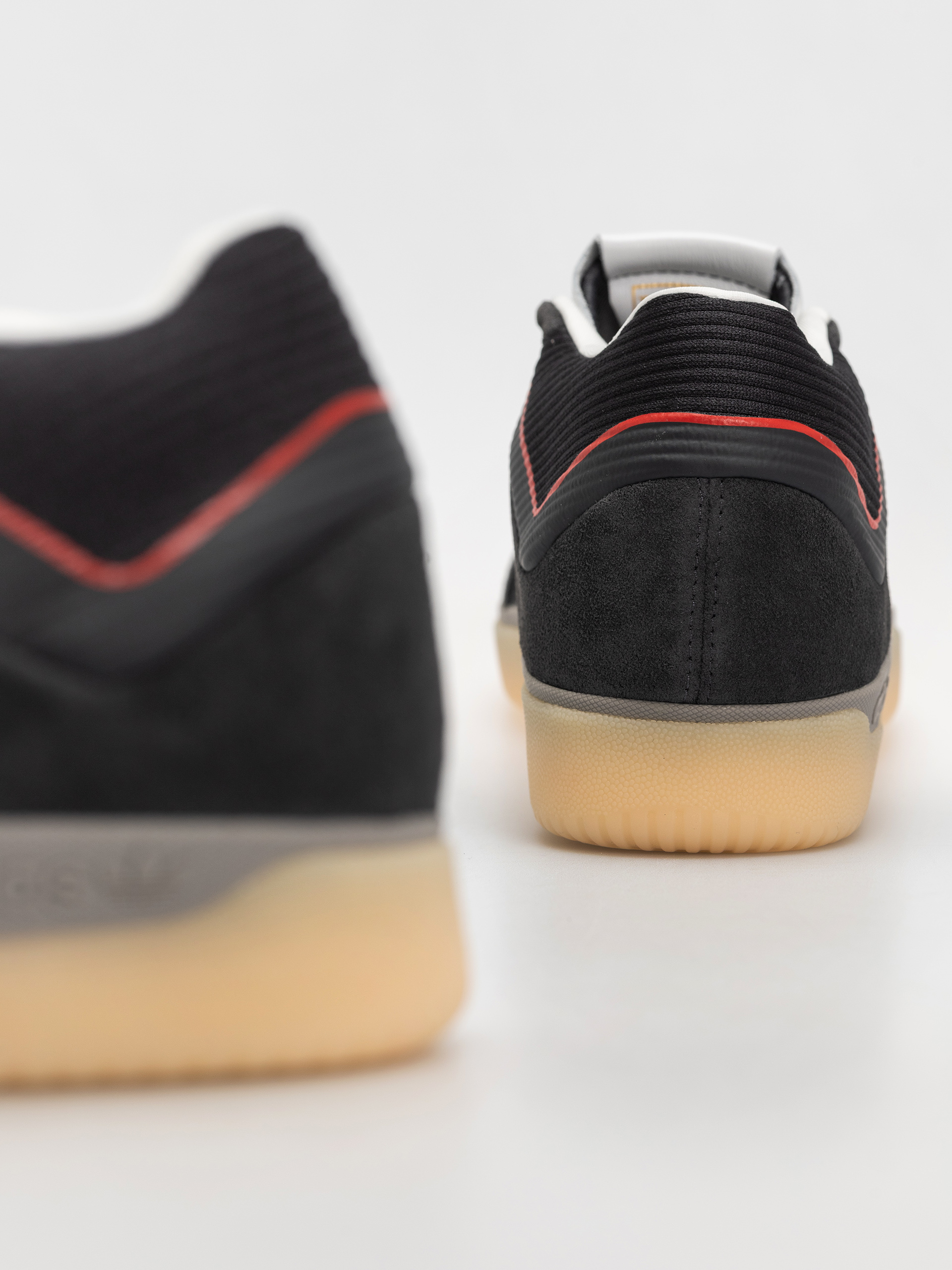 Topánky adidas Tyshawn (carbon/crywht/betsca)