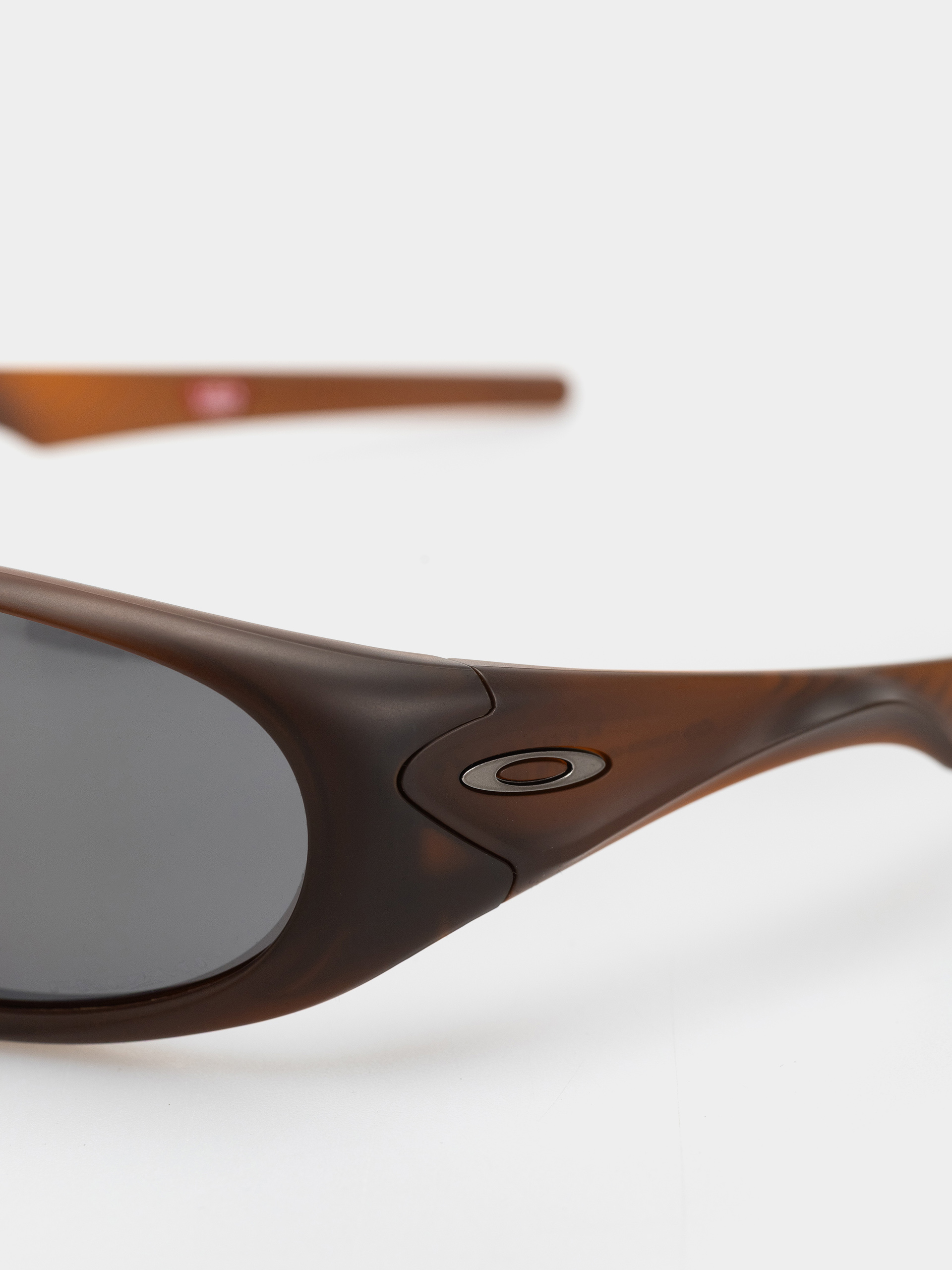 Slnečné okuliare Oakley Neoforma (prizm black polarized lenses/matte rootbeer frame)