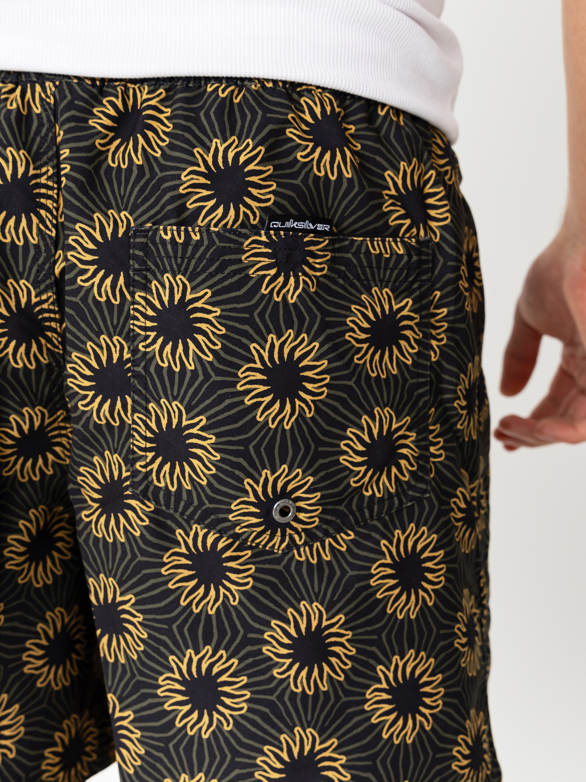 Plážové kraťasy Quiksilver Everyday Printed Volley 15 (black ocean mayhem)