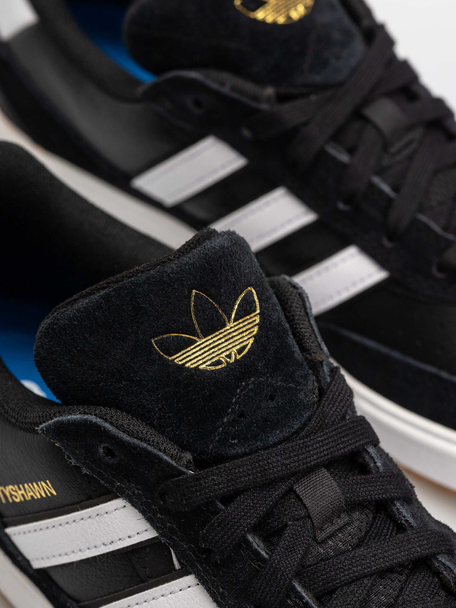 Topánky adidas Tyshawn II (cblack/ftwwht/gum4)