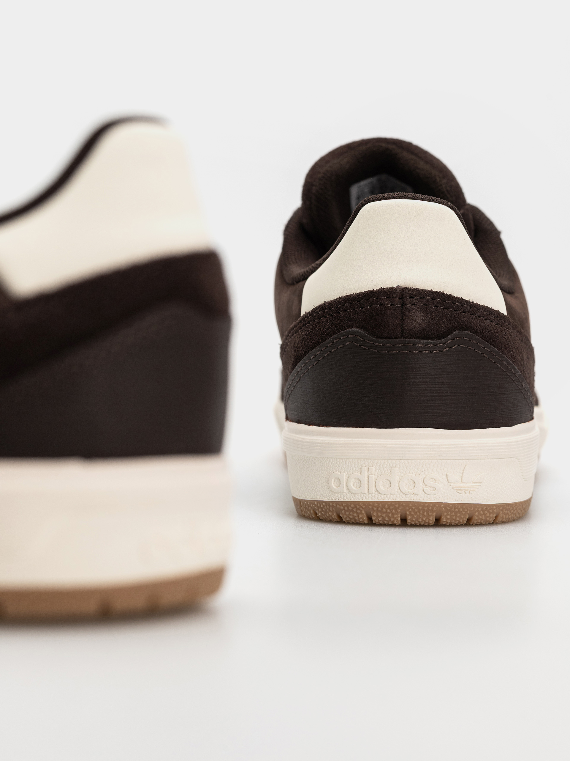 Topánky adidas Tyshawn II (owhite/cwhite)