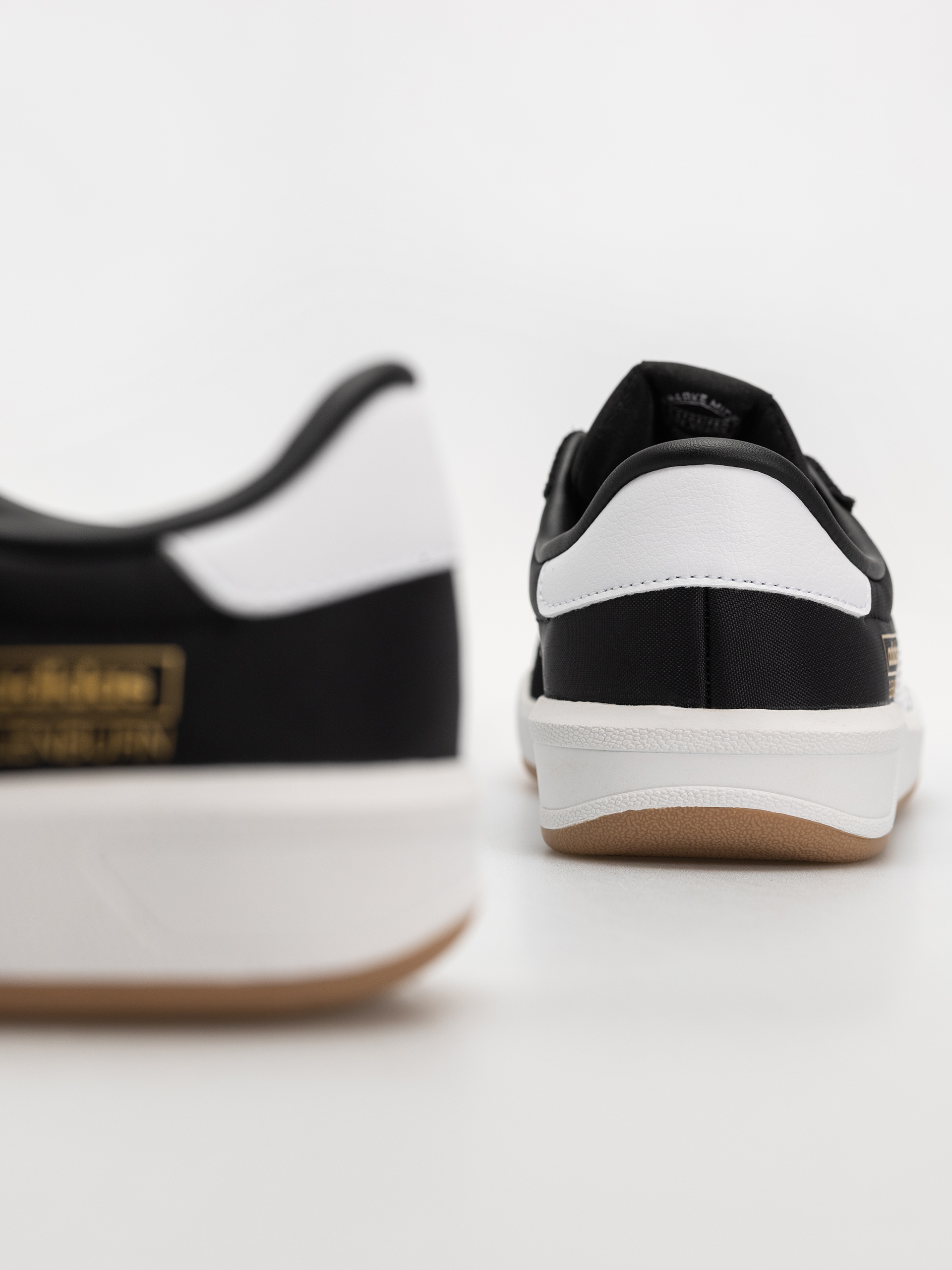 Topánky adidas Glenburn (cblack/ftwwht/gum4)