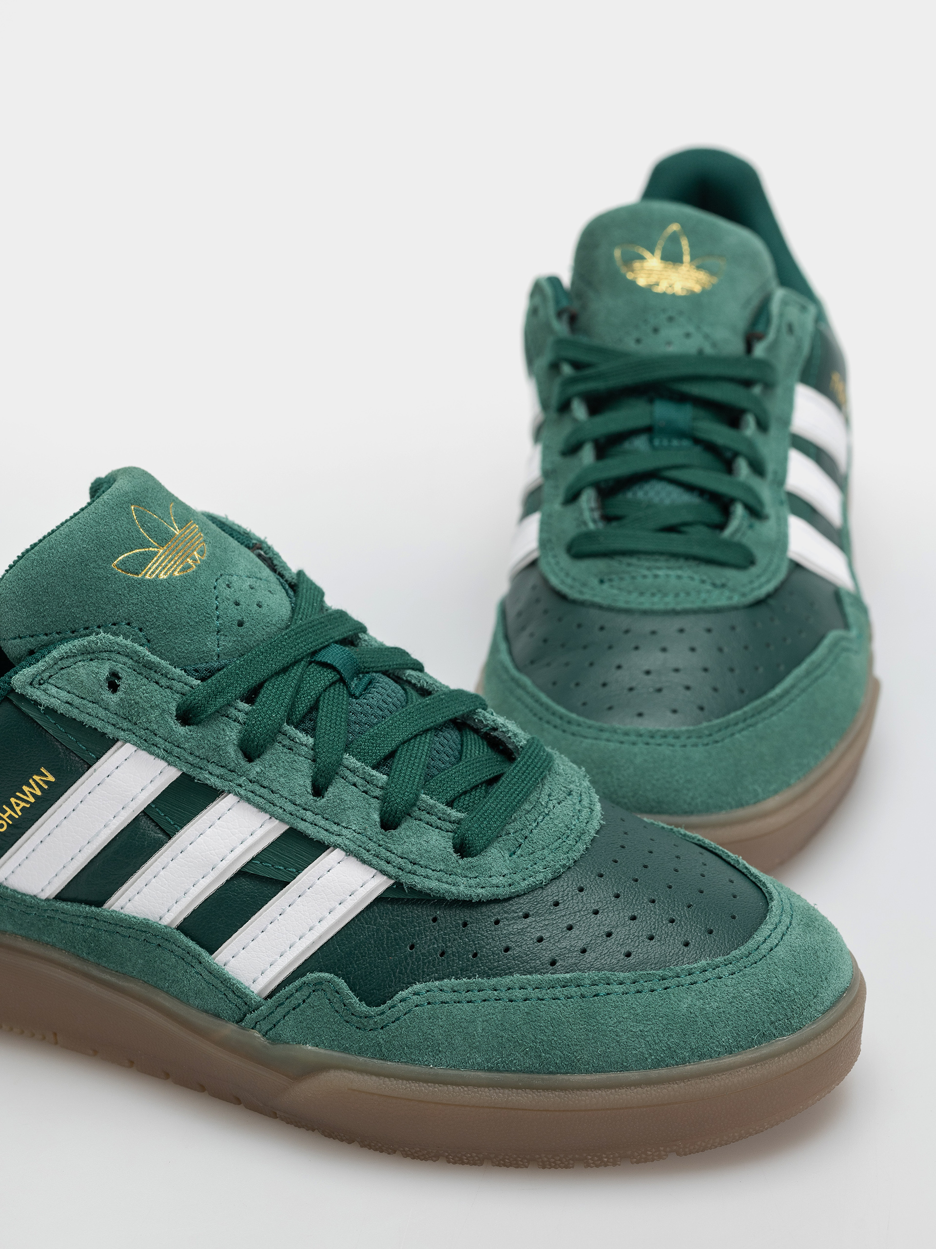 Topánky adidas Tyshawn II (cgreen/ftwwht/gum5)