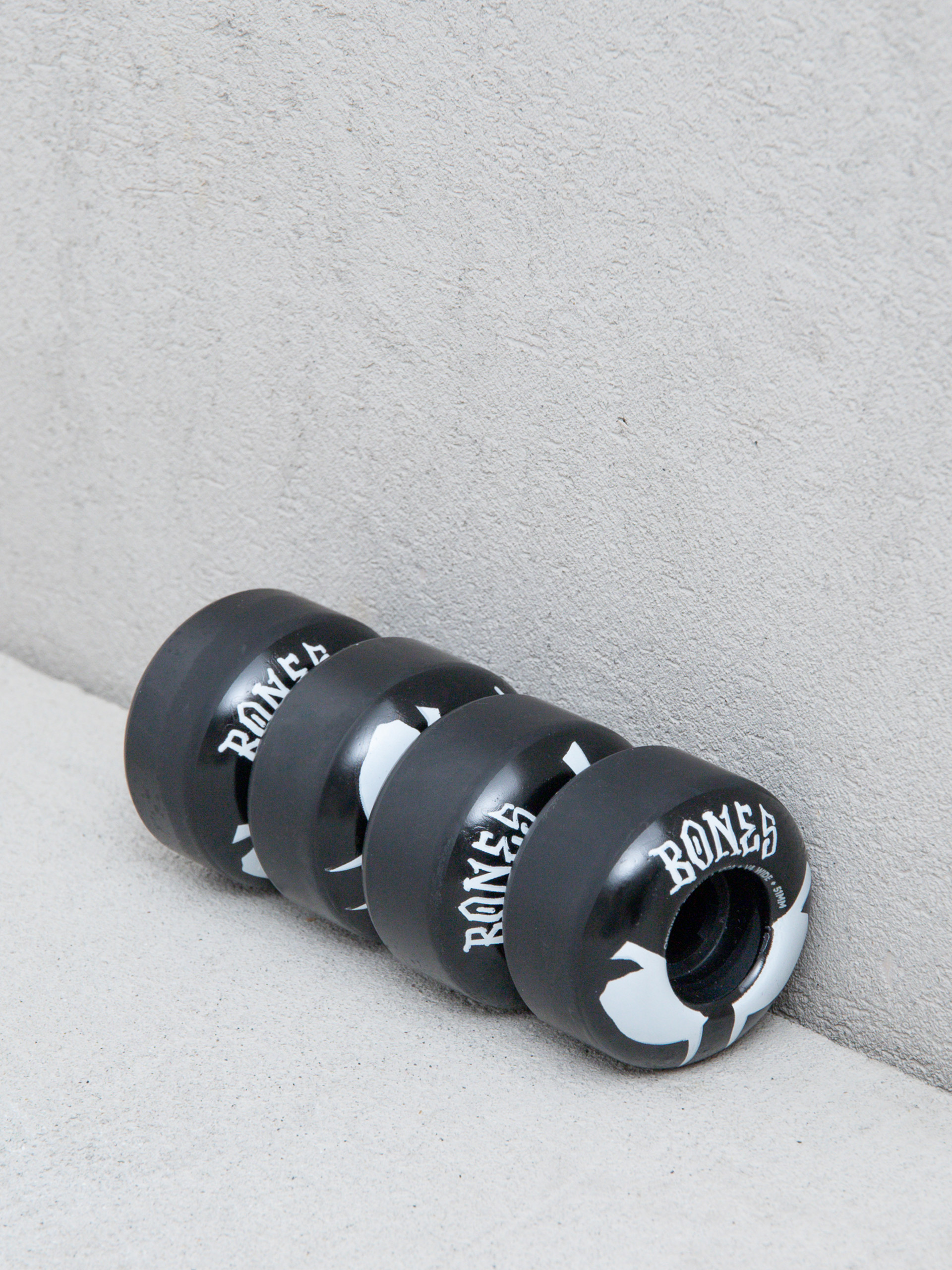 Kolieska Bones Og Formula V4 Wides 100A (black)