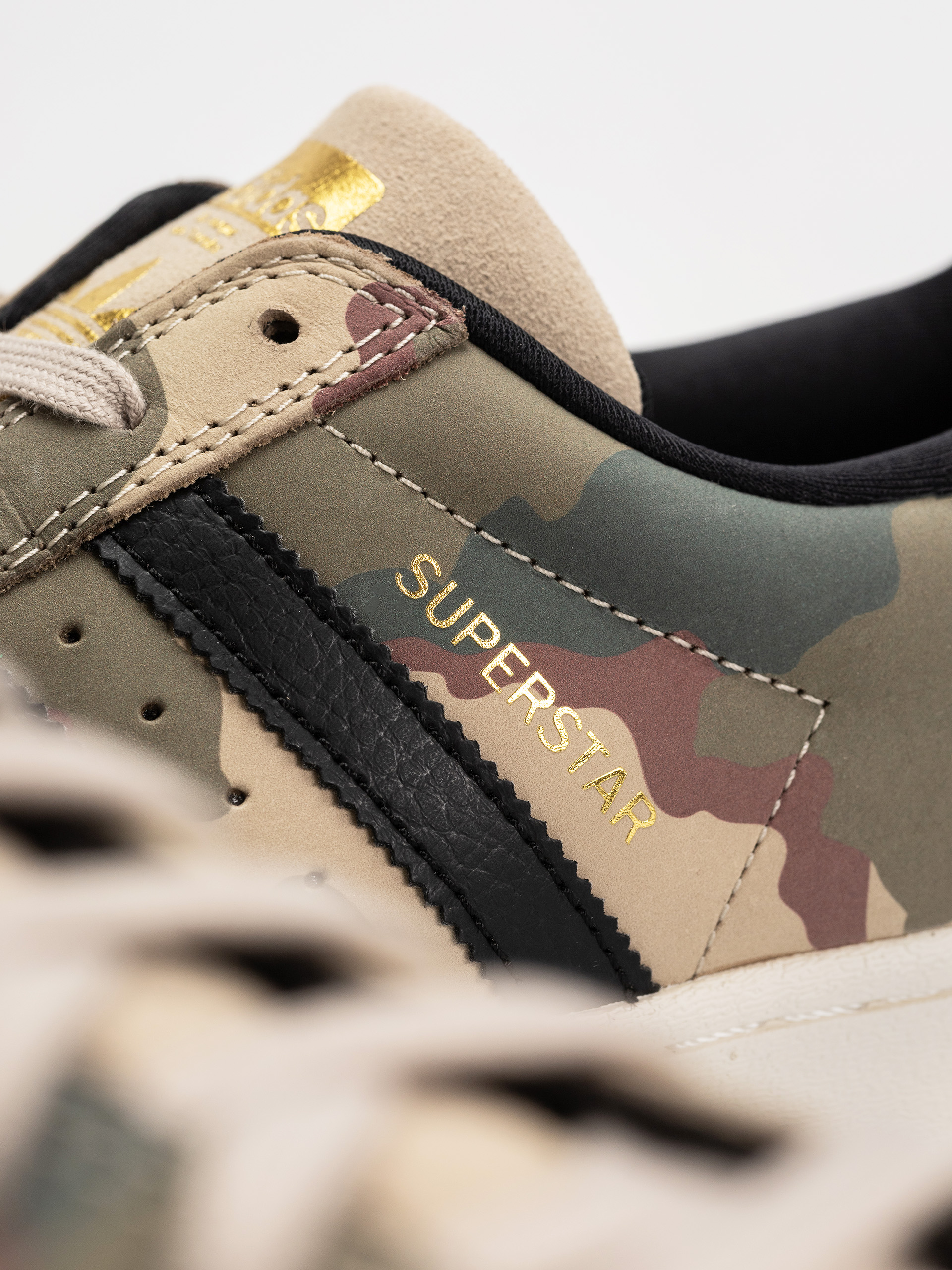 Topánky adidas Superstar Adv (khathr/cblack/cwhite)