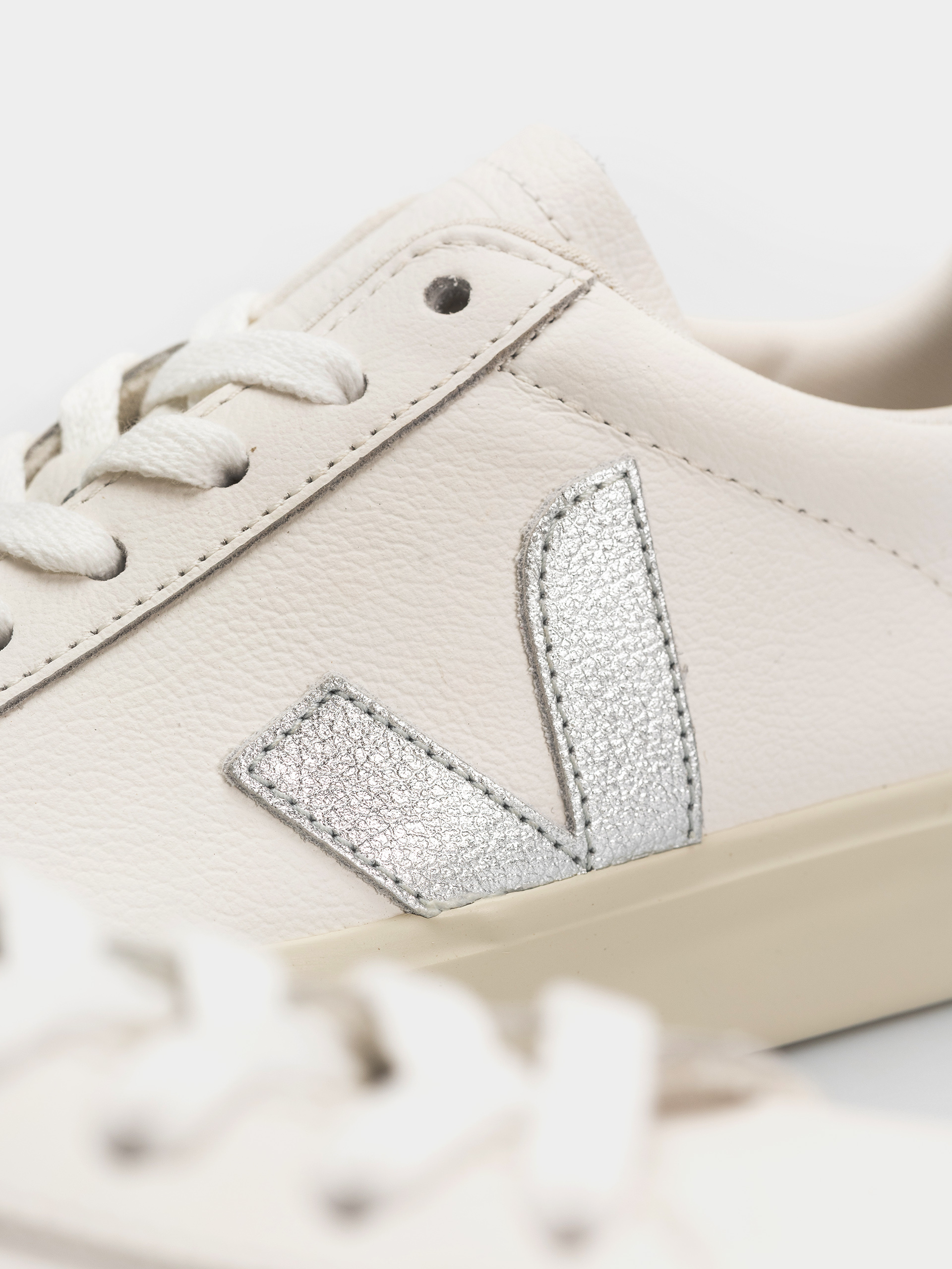 Topánky Veja Campo Wmn (white silver black)