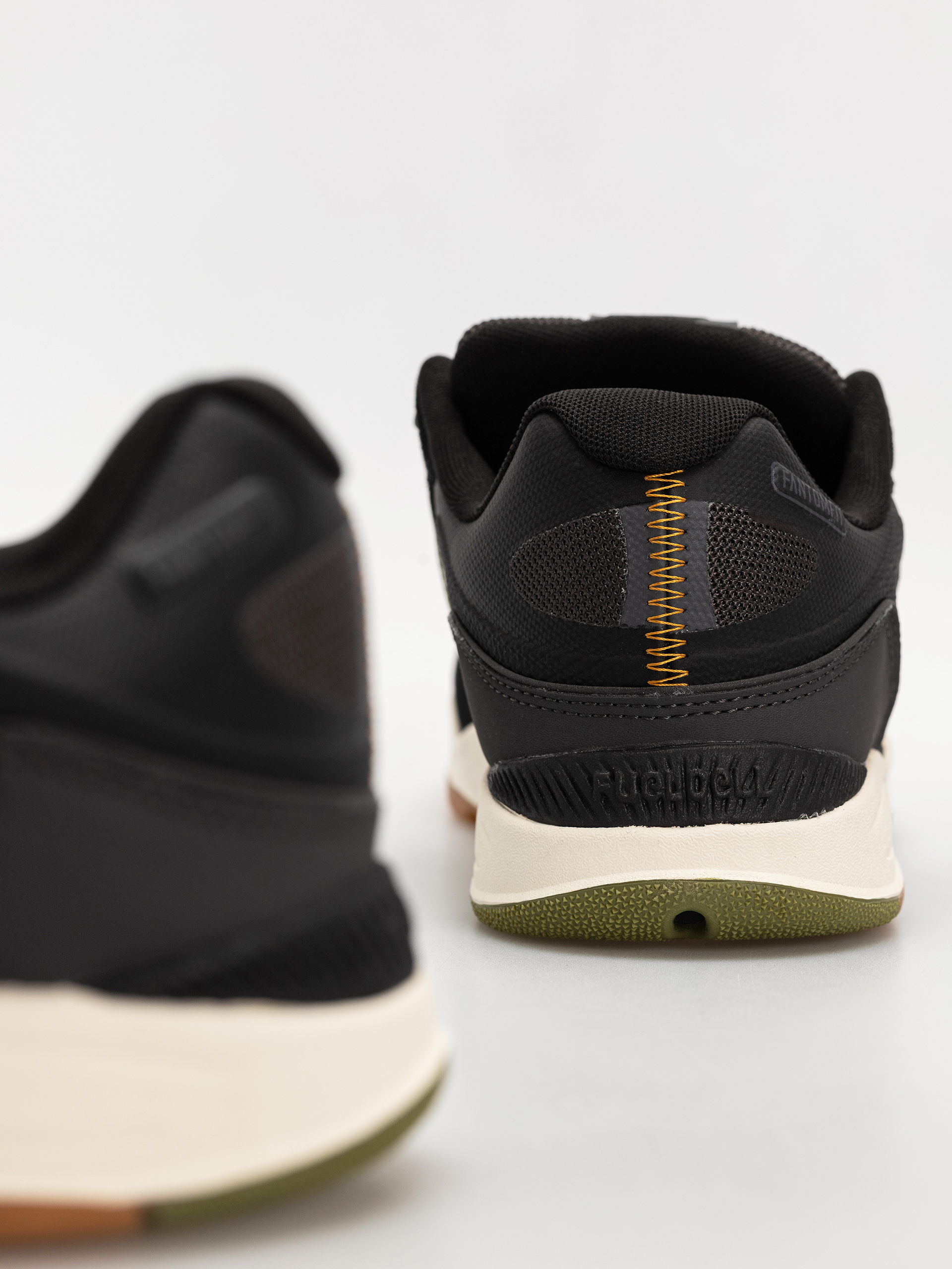 Topánky New Balance 1010 (black/dark olivine)