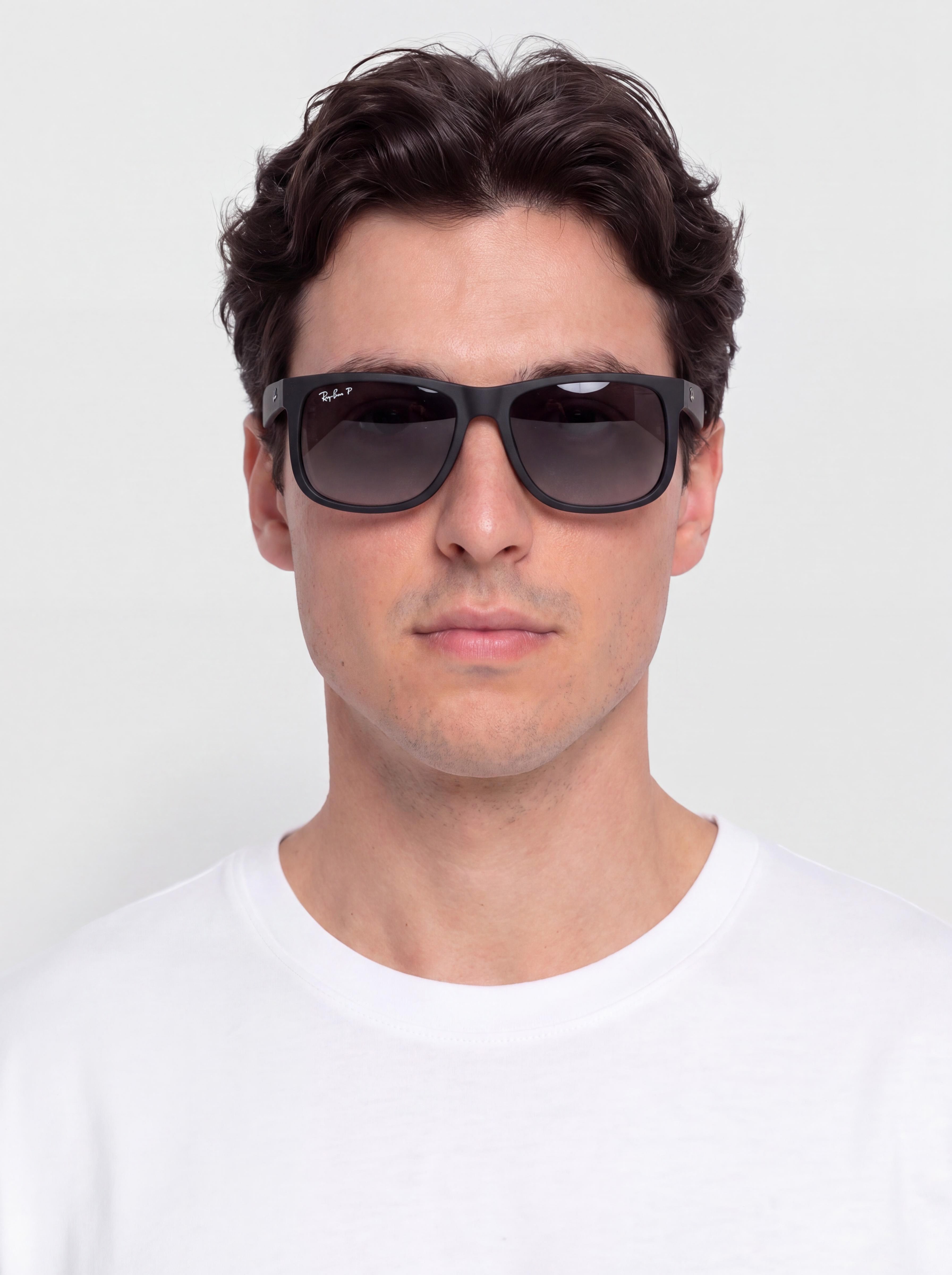 Slnečné okuliare Ray-Ban Justin Classic (matowy guma czarny/polaryzacyjne jasnoszary)