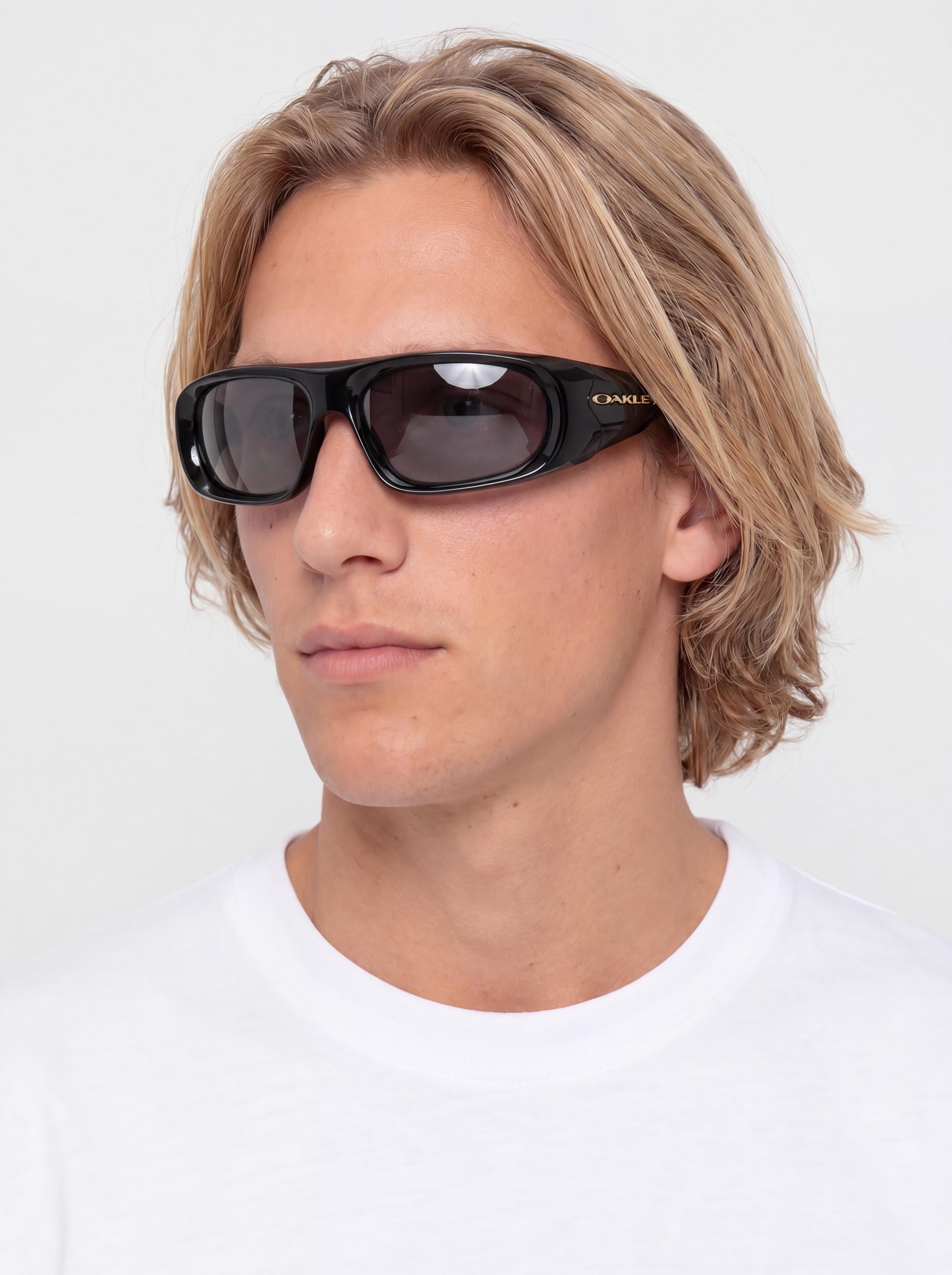Slnečné okuliare Oakley Belleville (polished black/prizm black)