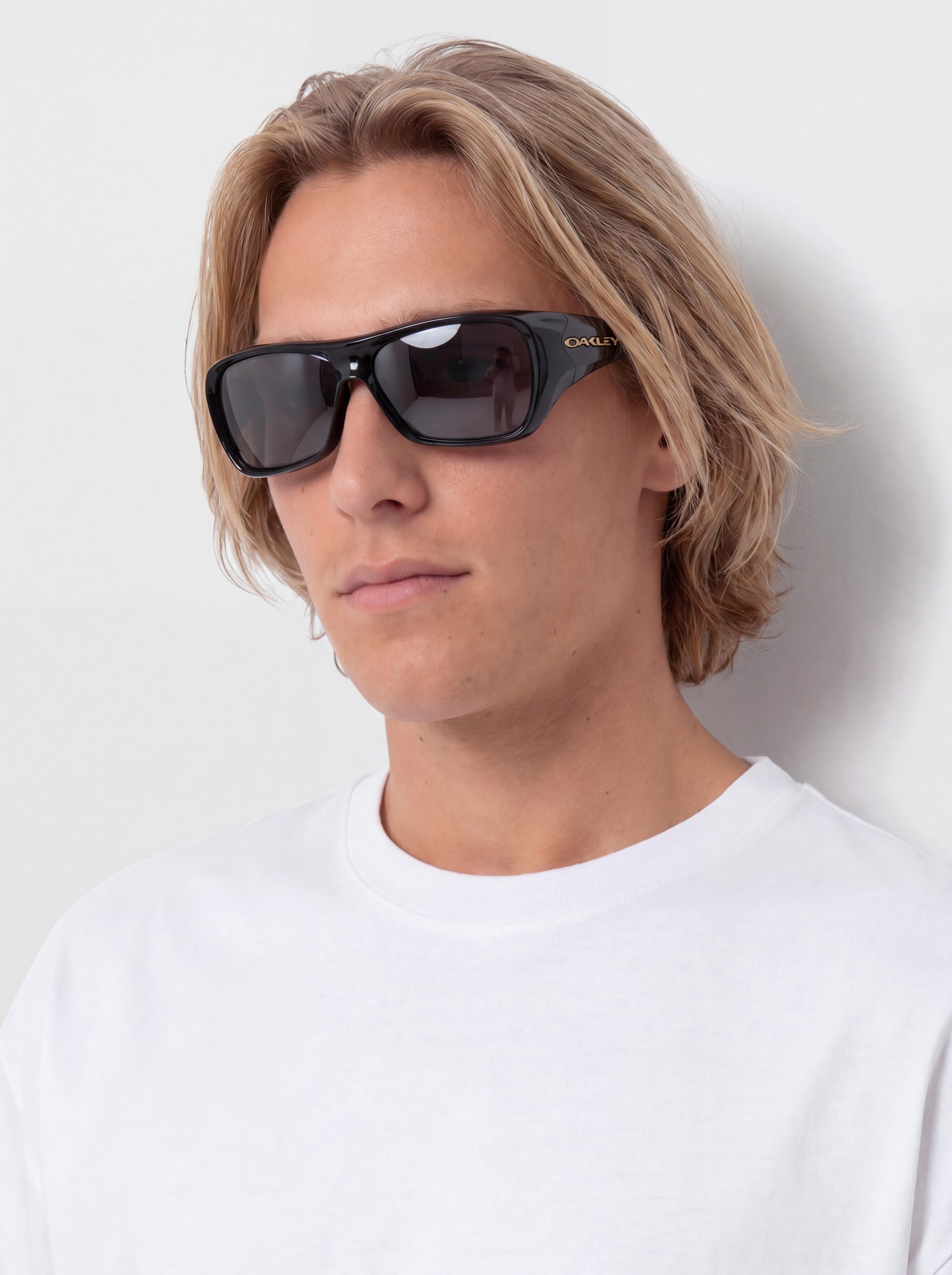 Slnečné okuliare Oakley Chaminade