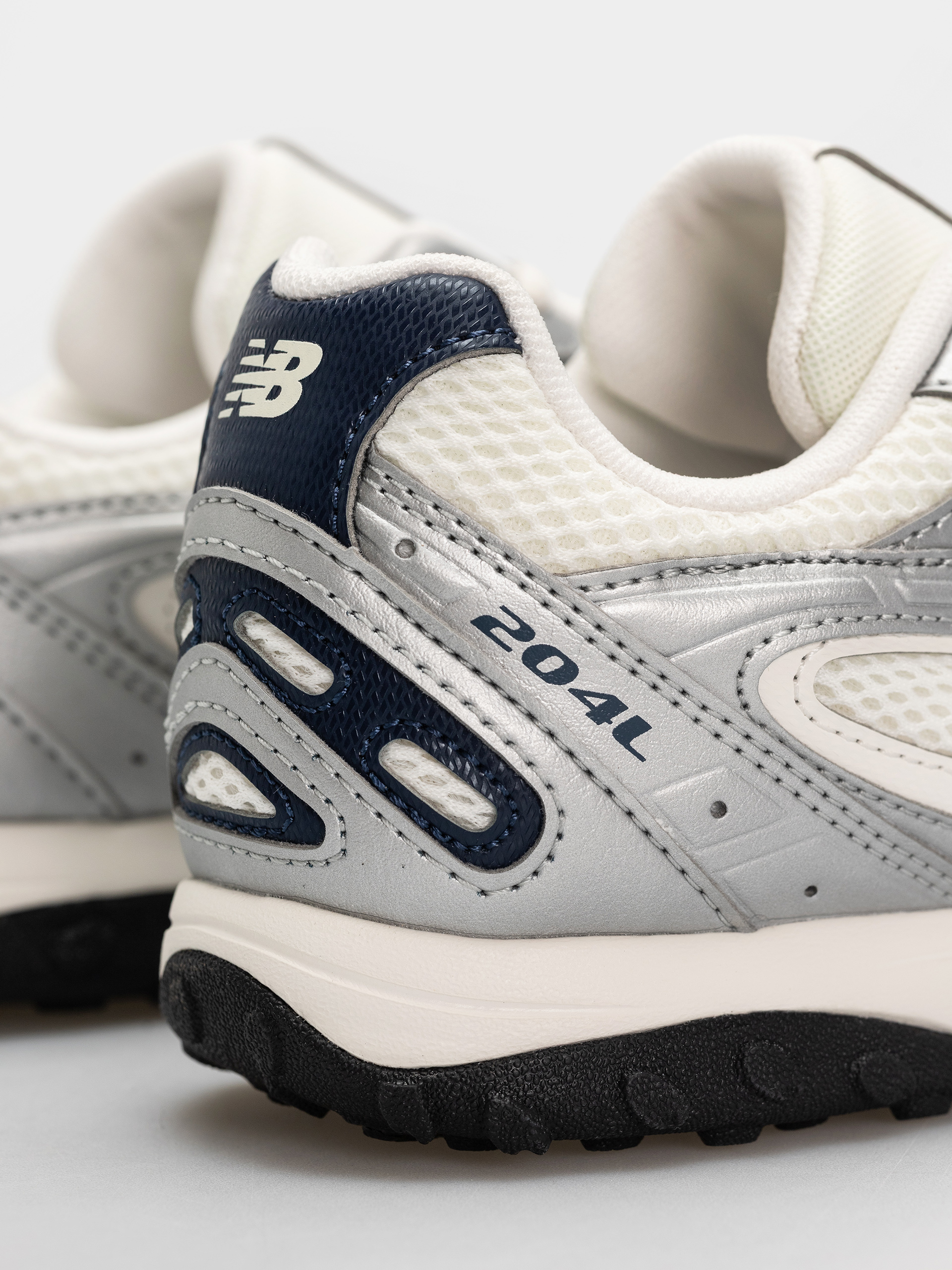 Topánky New Balance 204L (sea salt/silver metallic/nb navy)