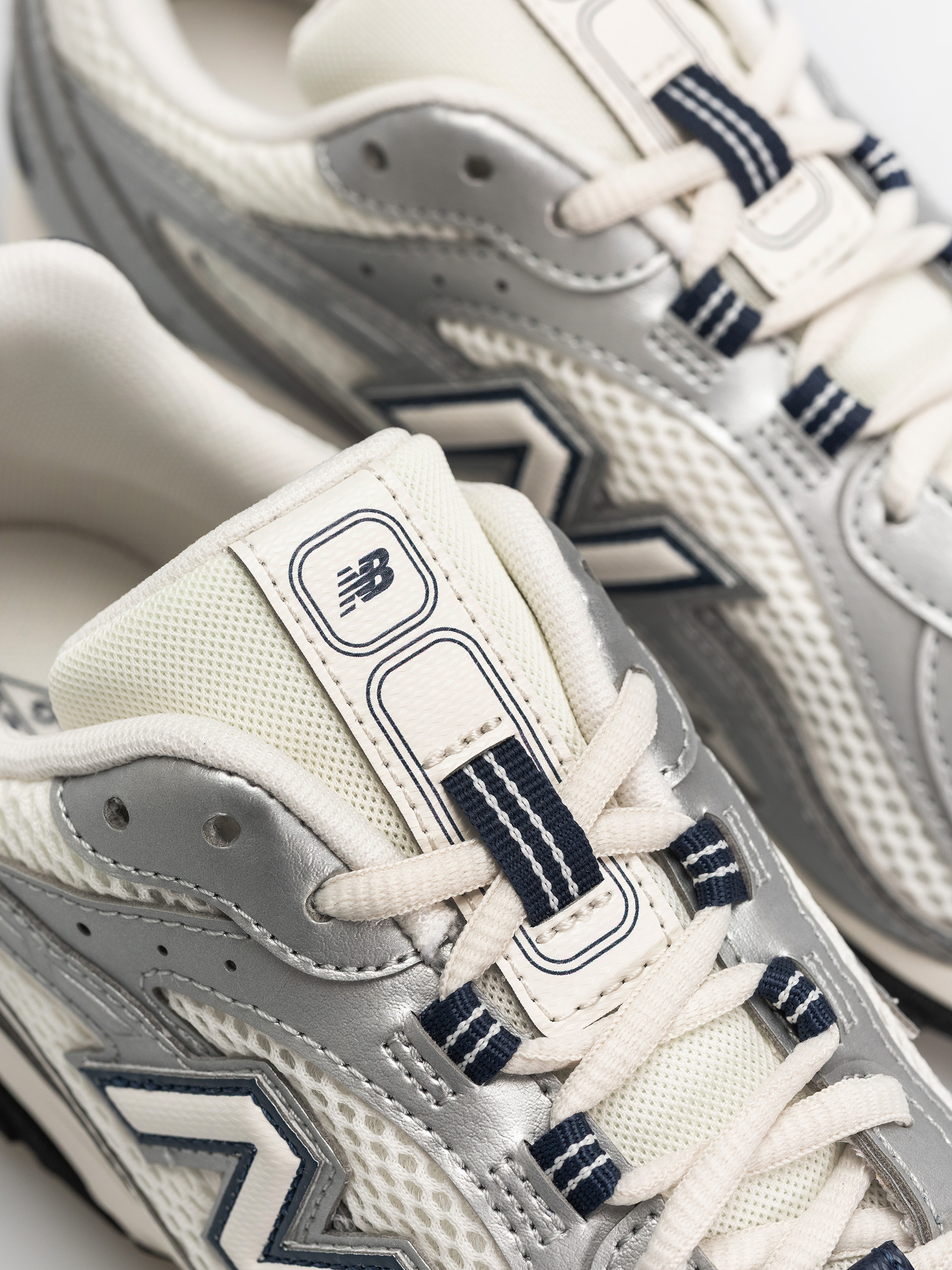 Topánky New Balance 204L (sea salt/silver metallic/nb navy)