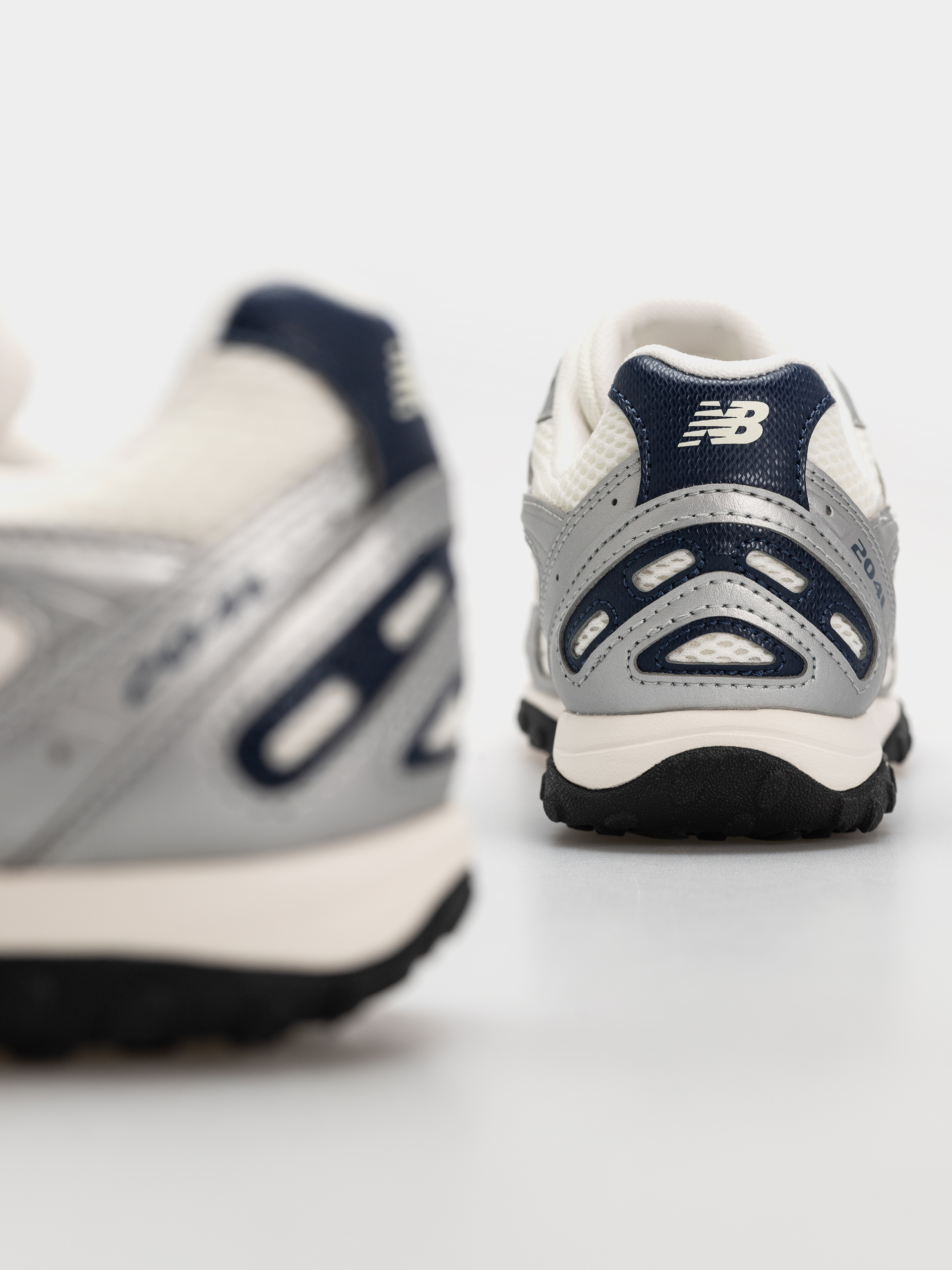 Topánky New Balance 204L (sea salt/silver metallic/nb navy)