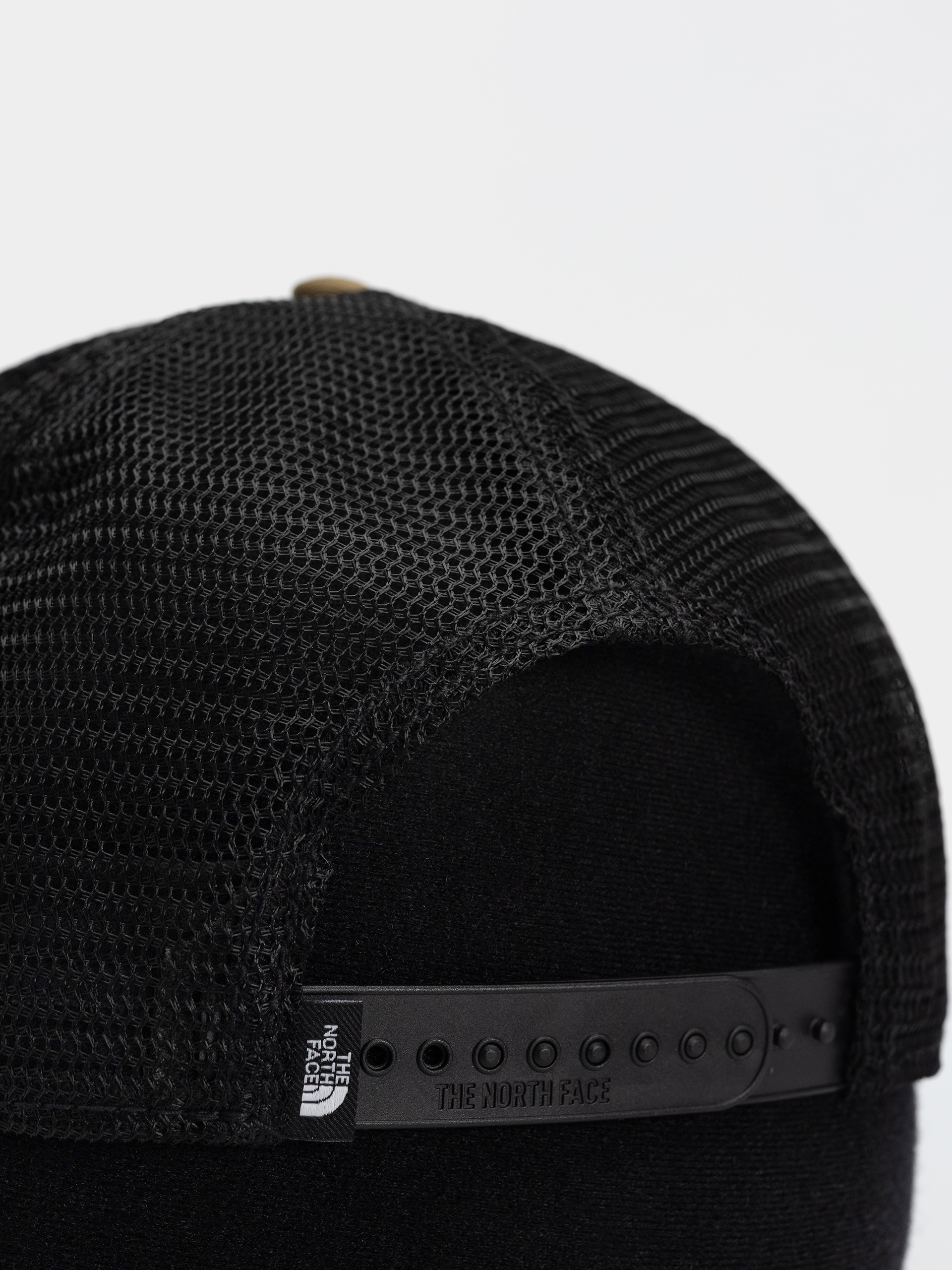 Šiltovka The North Face Embroidered Mudder Trucker (caraway seed/bear graph)