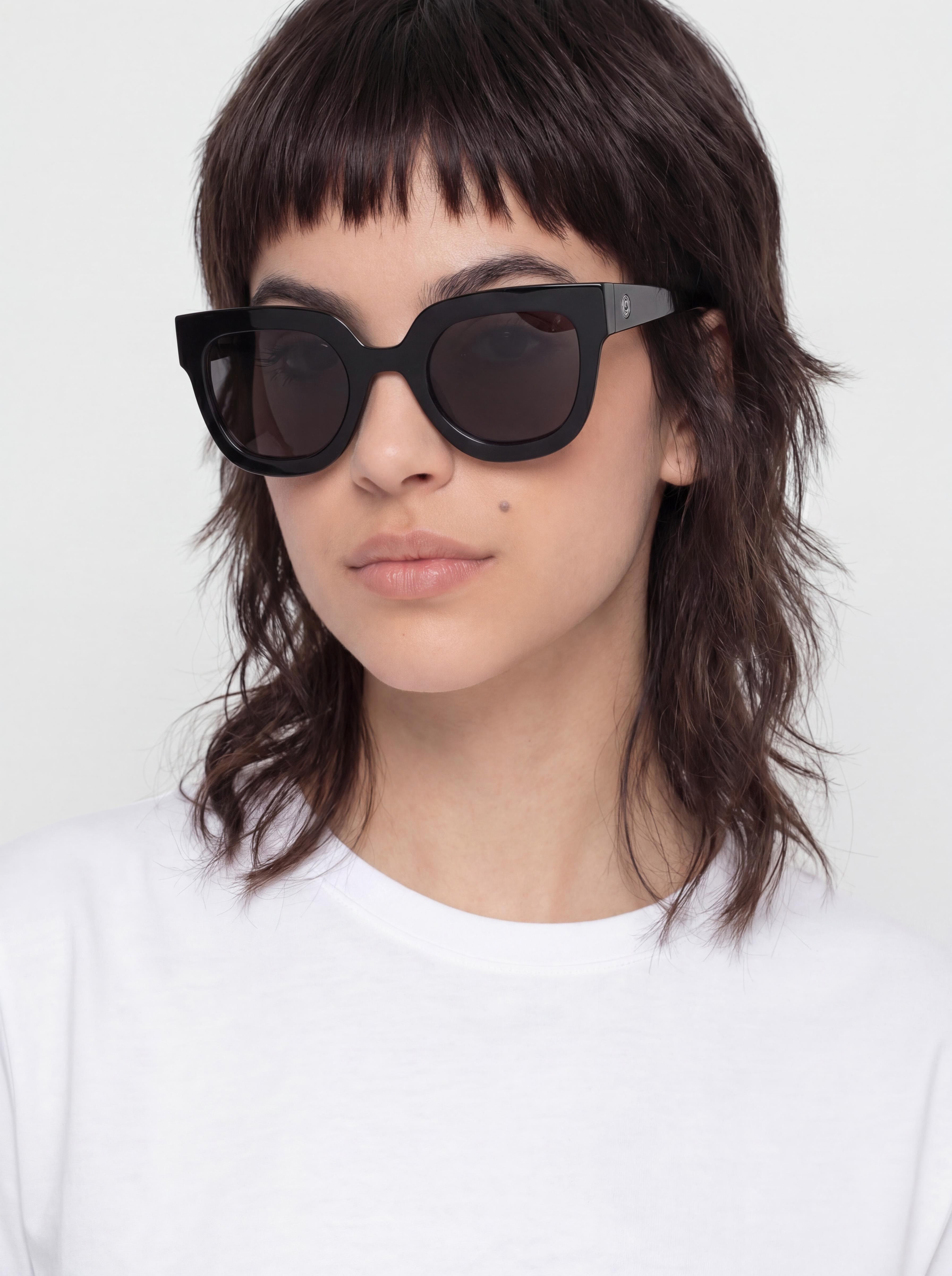 Slneu010dnu00e9 okuliare Dragon Purser Wmn (black/lumalens smoke)