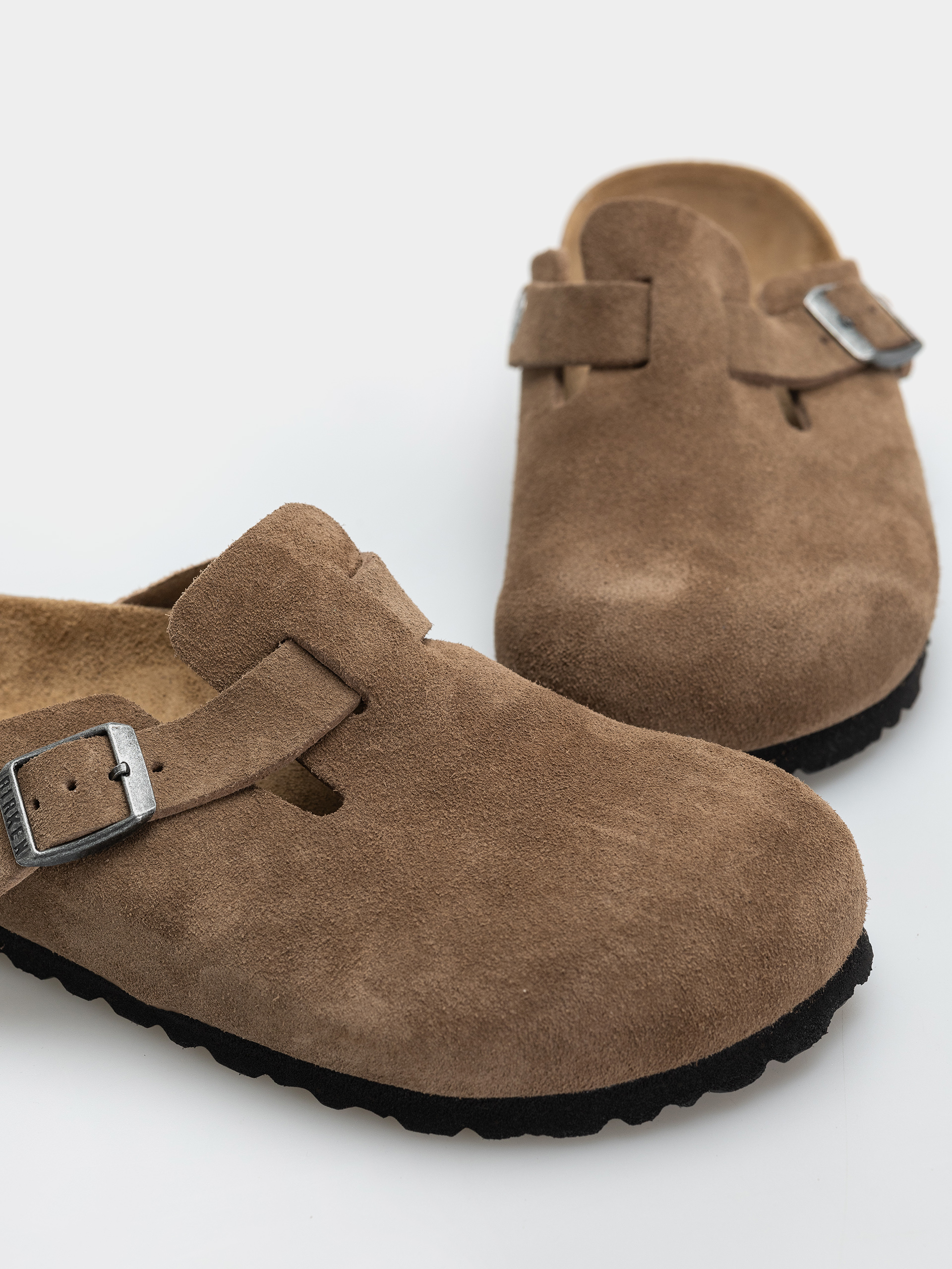 Šľapky Birkenstock Boston Suede Leather Narrow (dark tea)